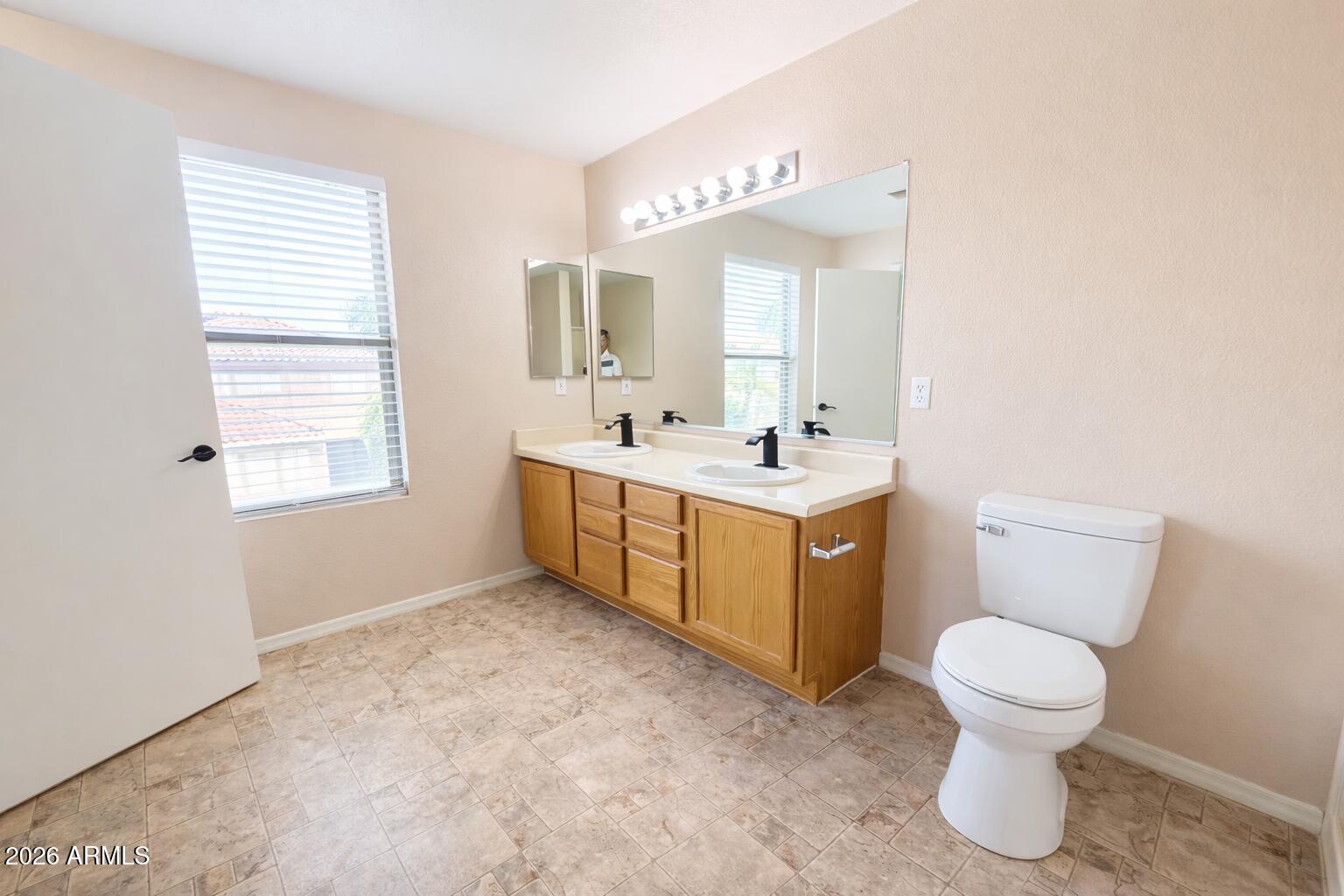 2812 W SUNSHINE BUTTE Drive