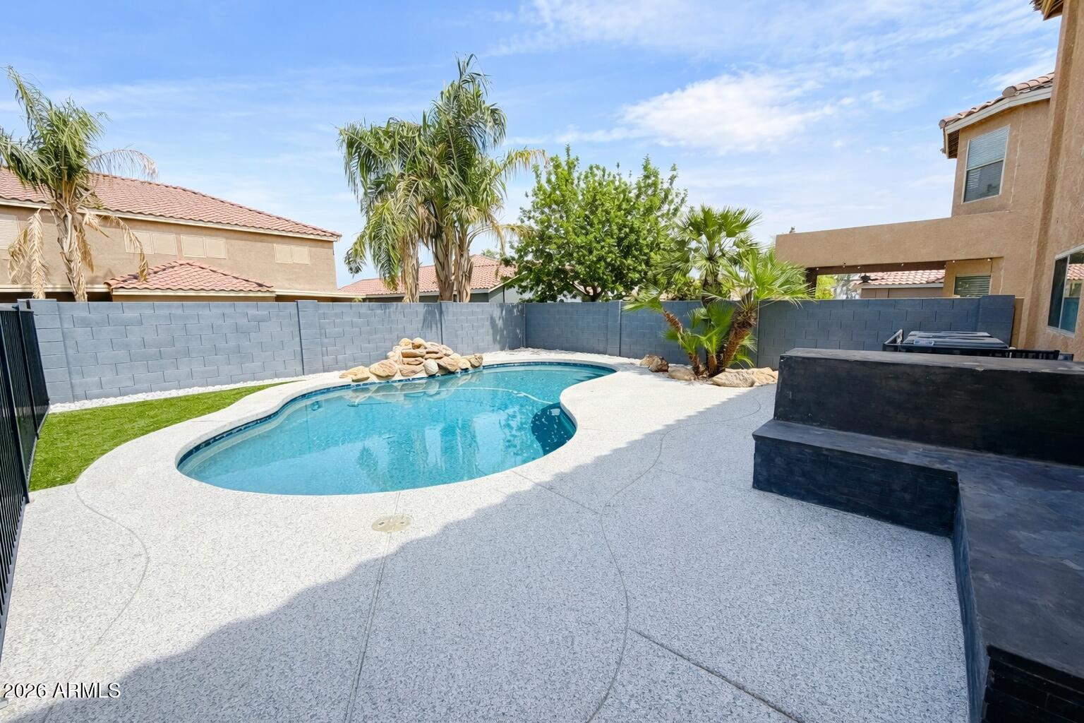 2812 W SUNSHINE BUTTE Drive