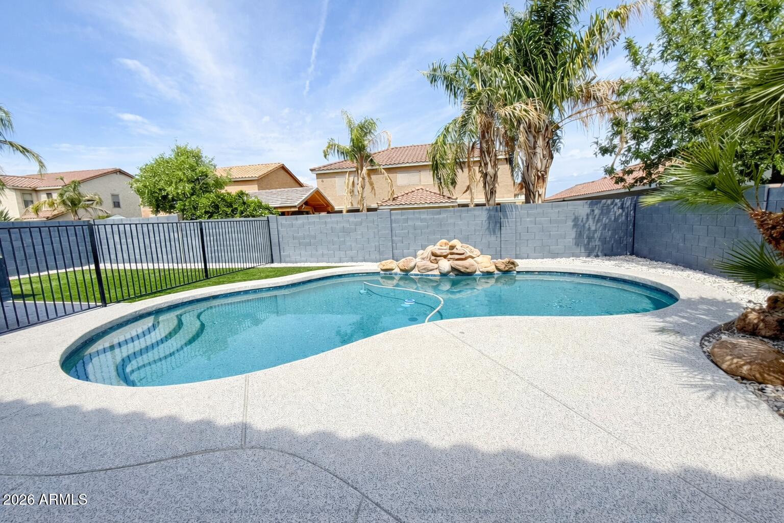 2812 W SUNSHINE BUTTE Drive