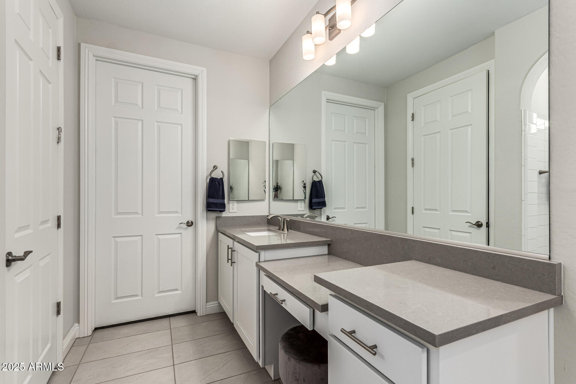 4138 N HAWTHORN Drive