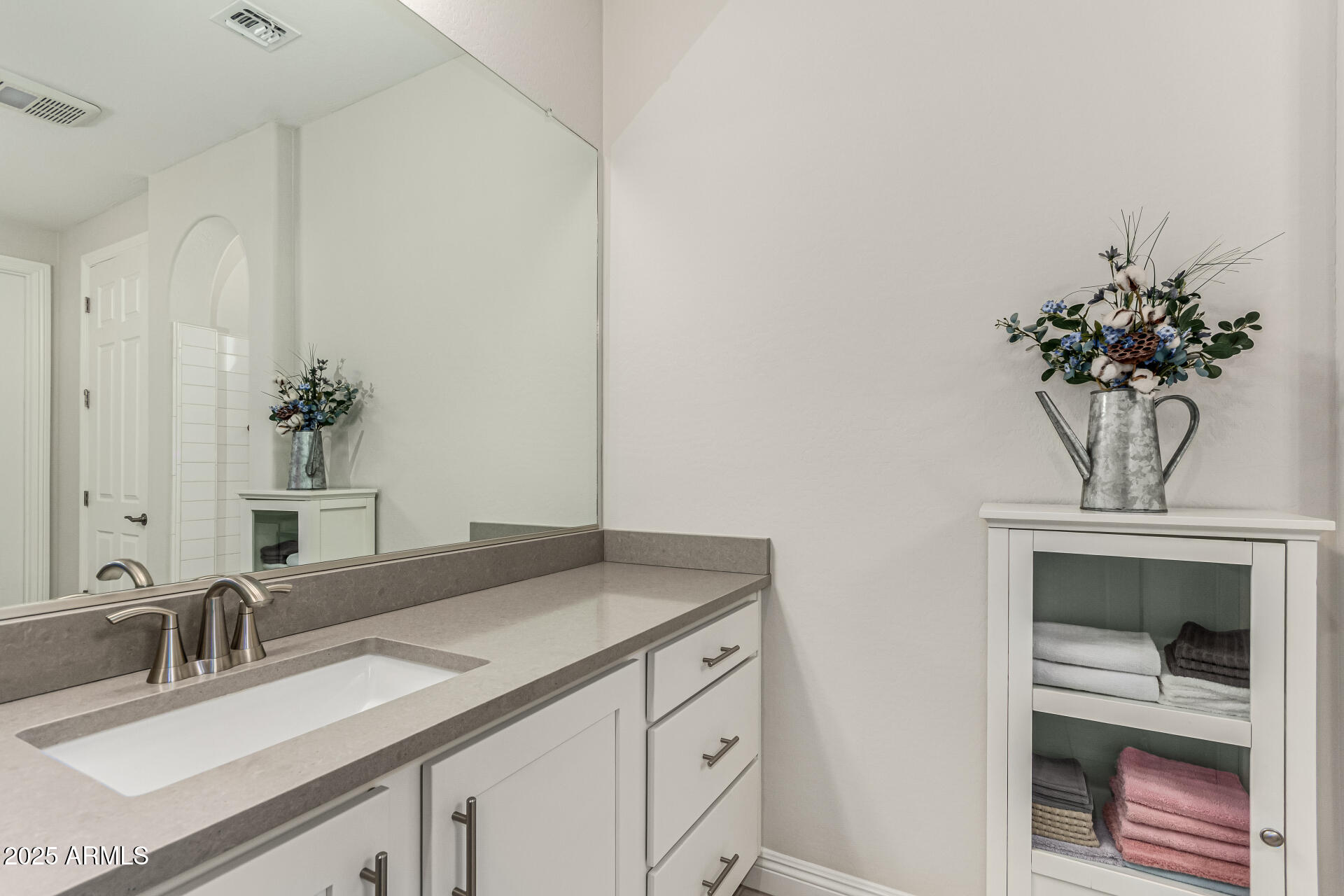 4138 N HAWTHORN Drive