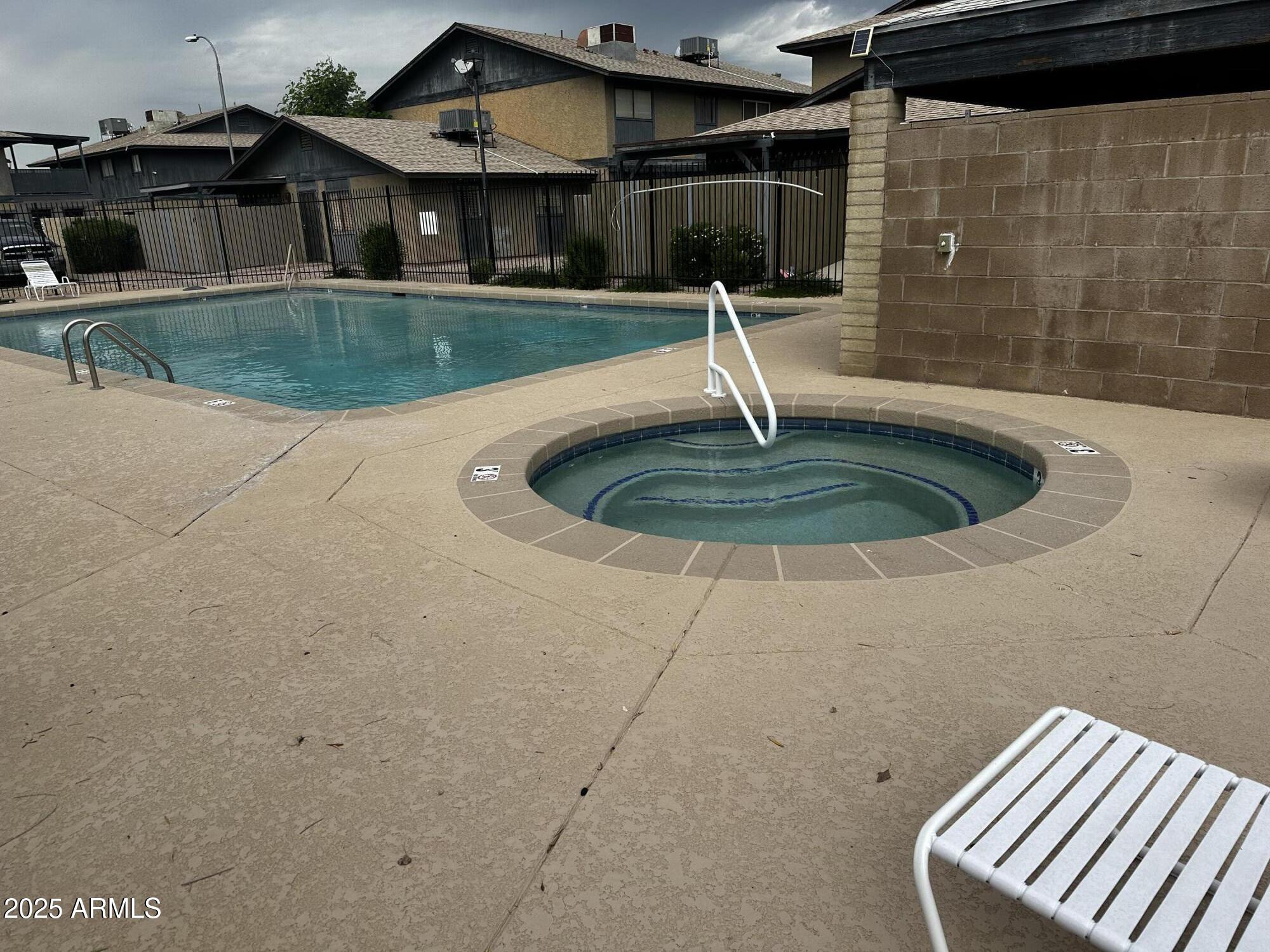 286 W PALOMINO Drive, 83