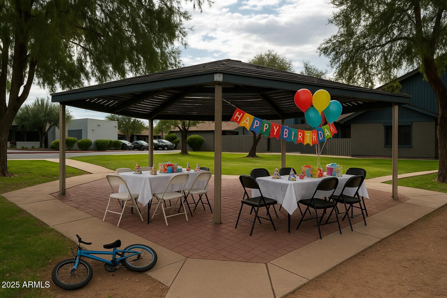 286 W PALOMINO Drive, 83