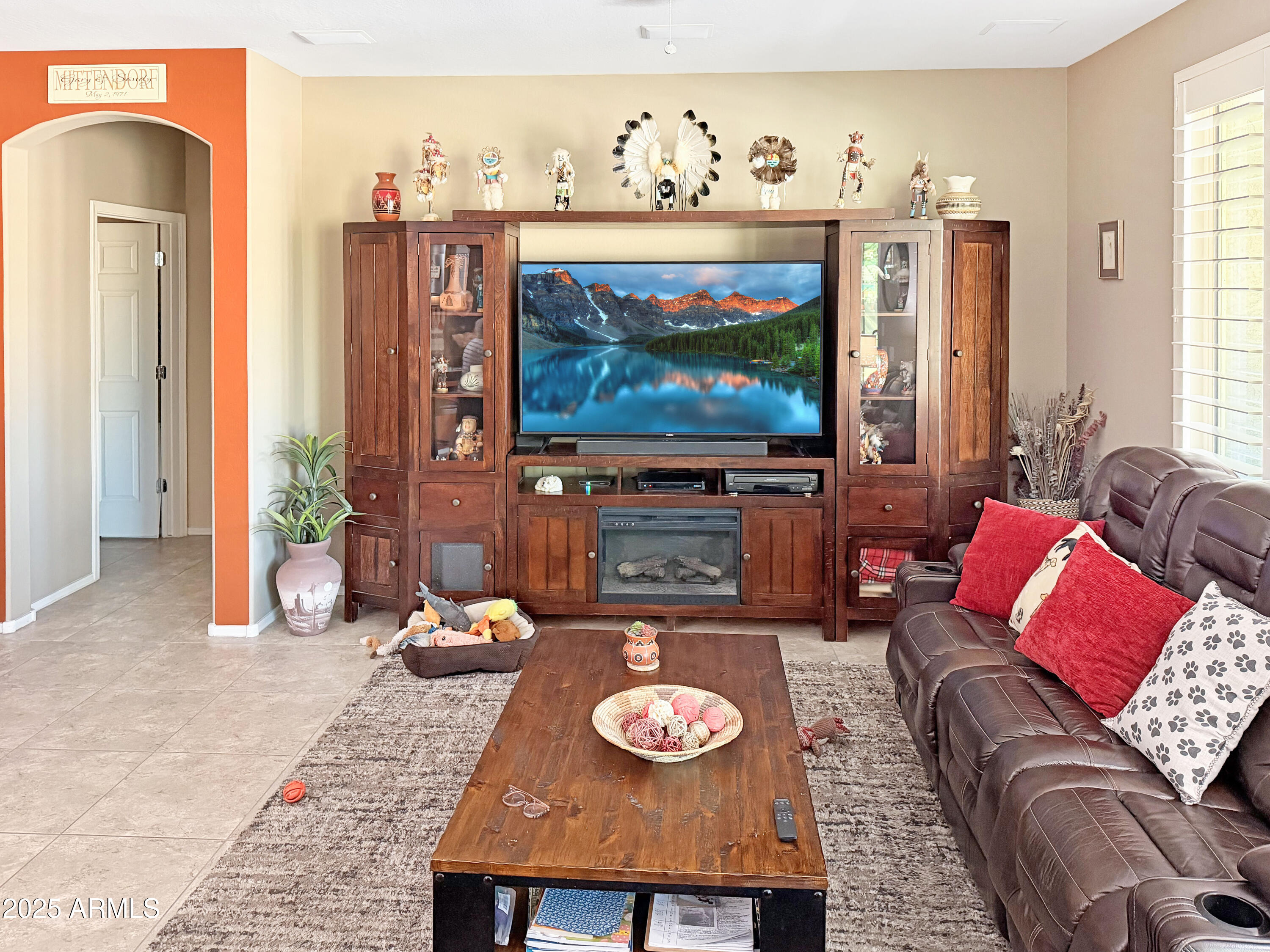 4392 N JULIEANNE Court