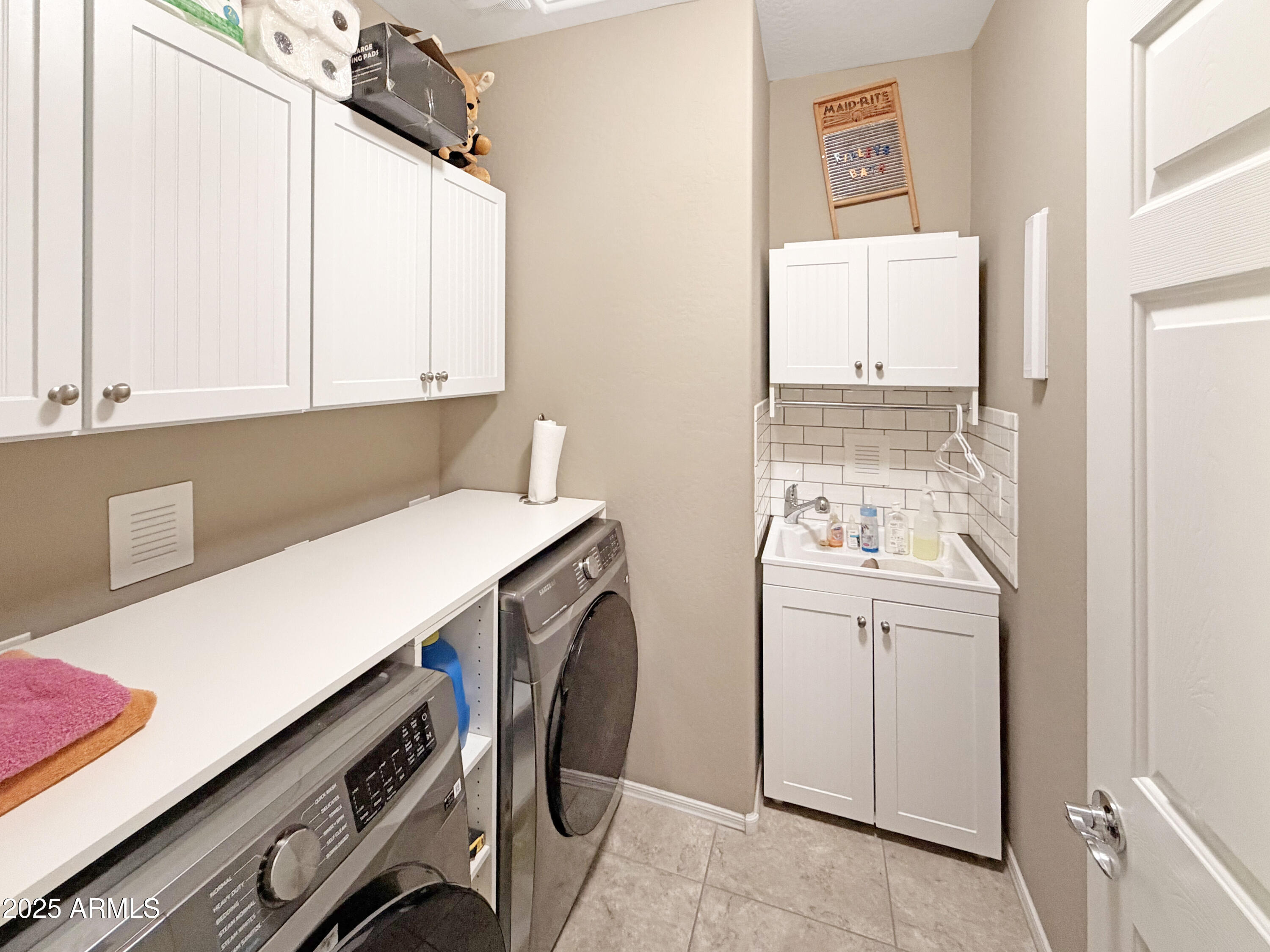 4392 N JULIEANNE Court