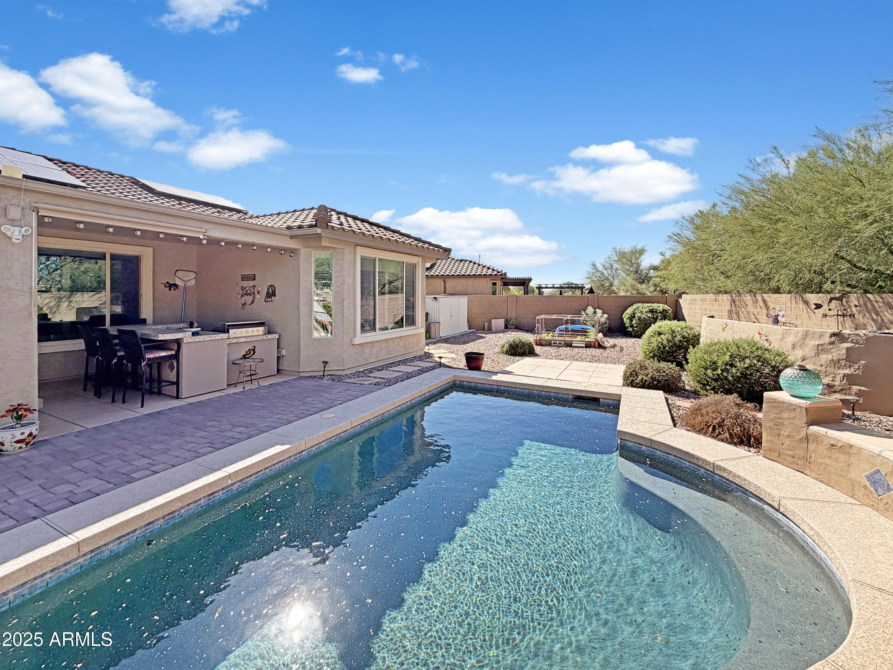 4392 N JULIEANNE Court