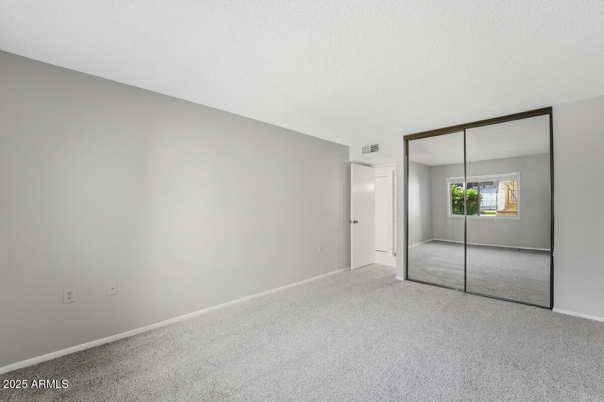 3033 E DEVONSHIRE Avenue 1023