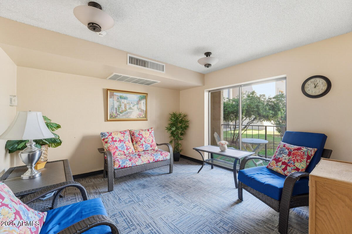 3033 E DEVONSHIRE Avenue 1023