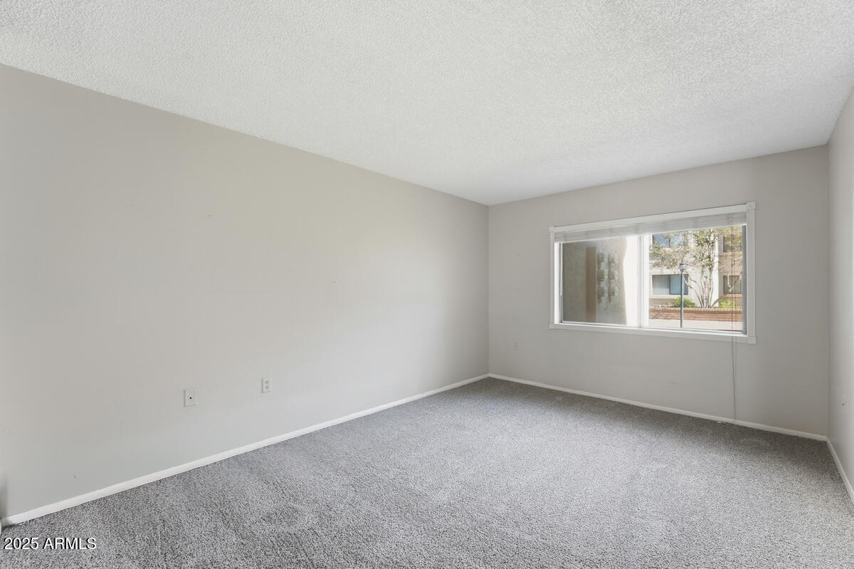 3033 E DEVONSHIRE Avenue 1023