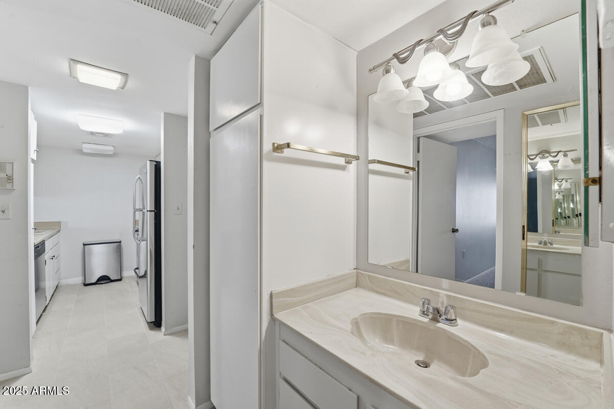 3033 E DEVONSHIRE Avenue 1023