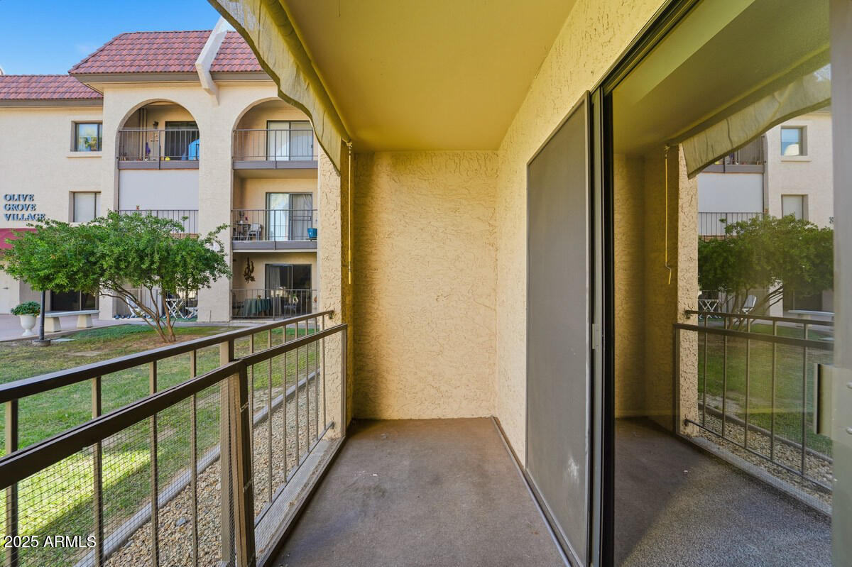 3033 E DEVONSHIRE Avenue 1023