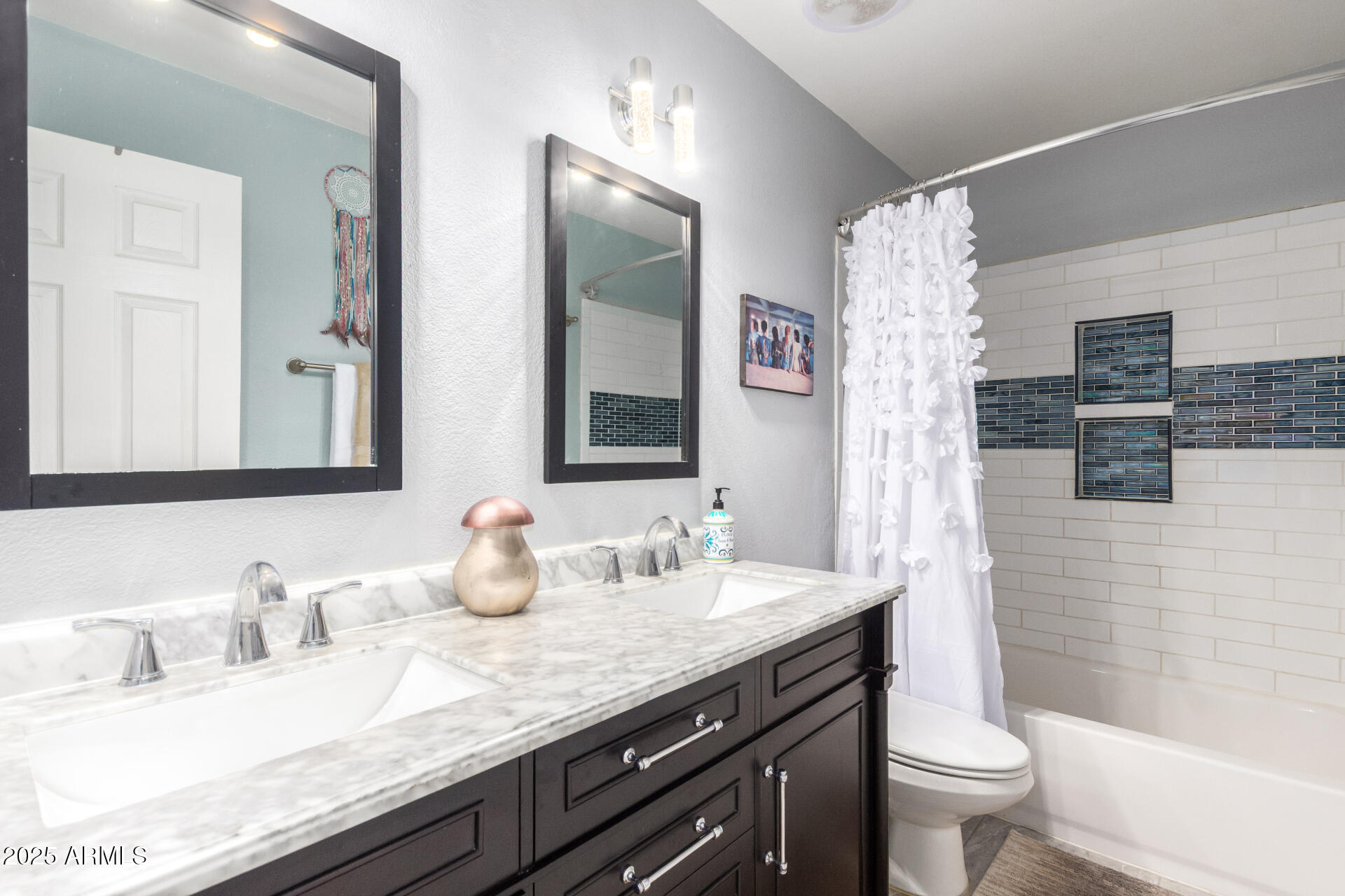 4338 E DOUGLAS Avenue