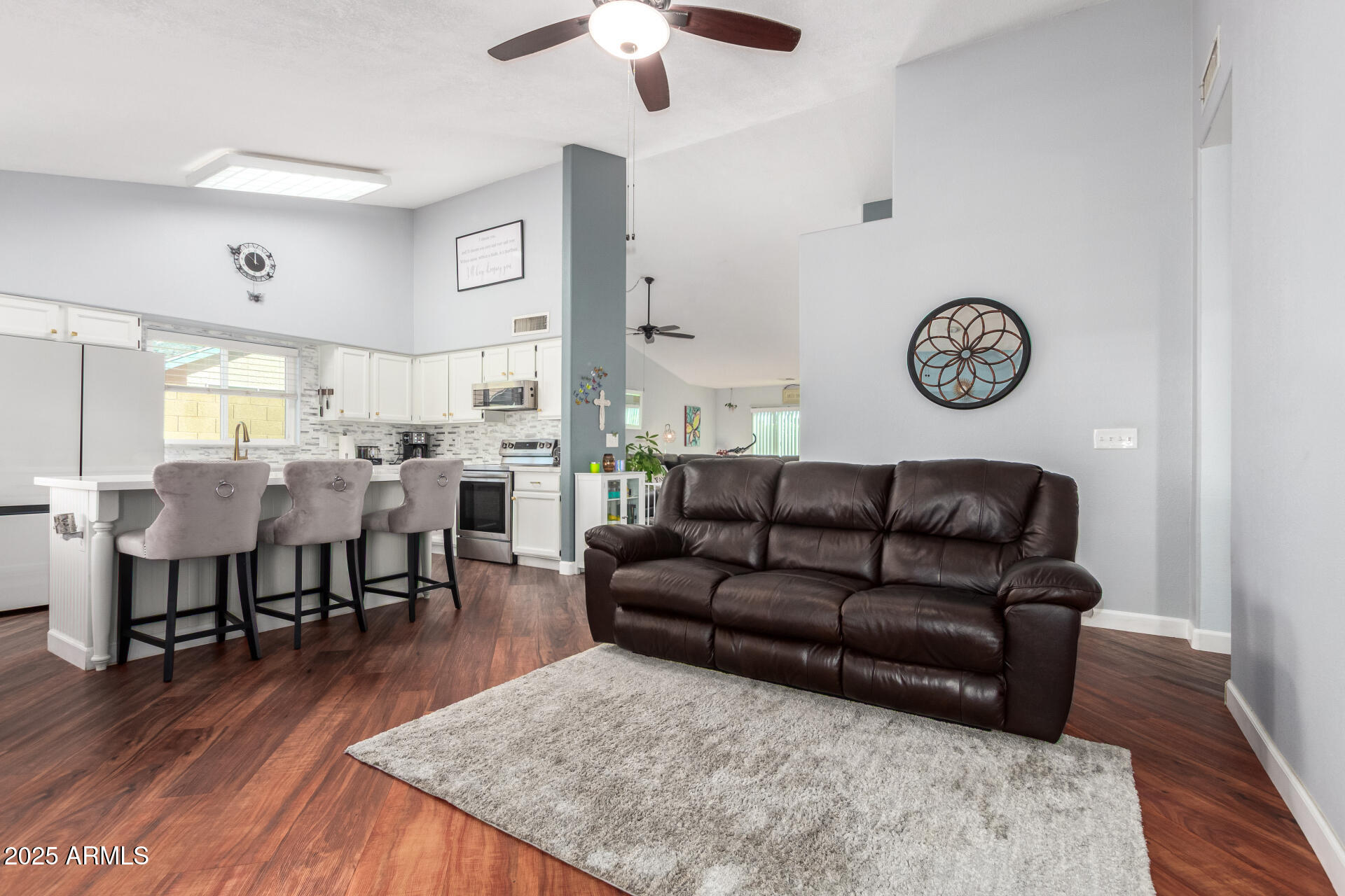 4338 E DOUGLAS Avenue