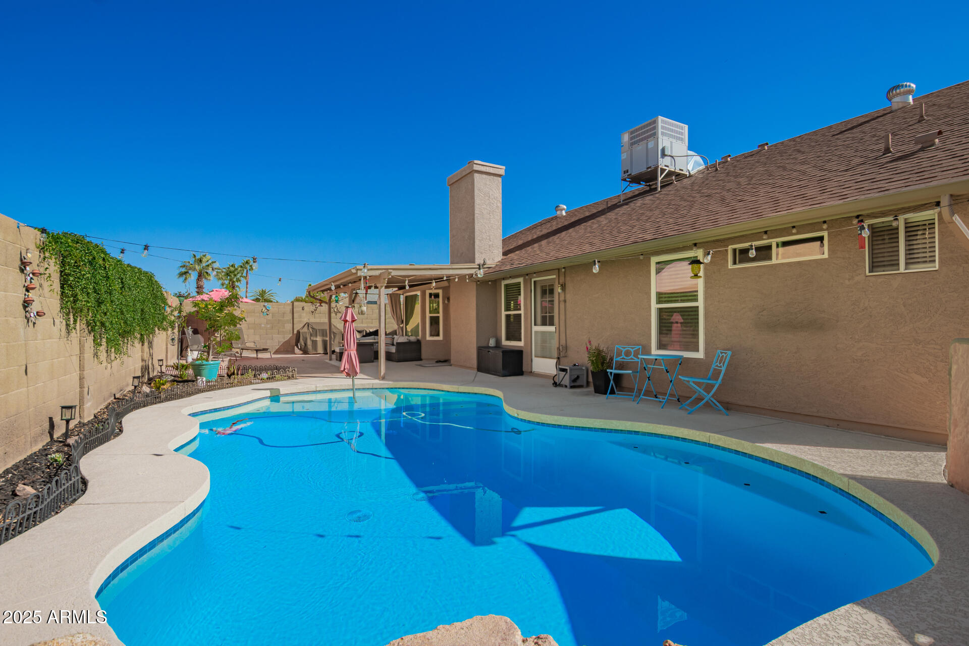 4338 E DOUGLAS Avenue