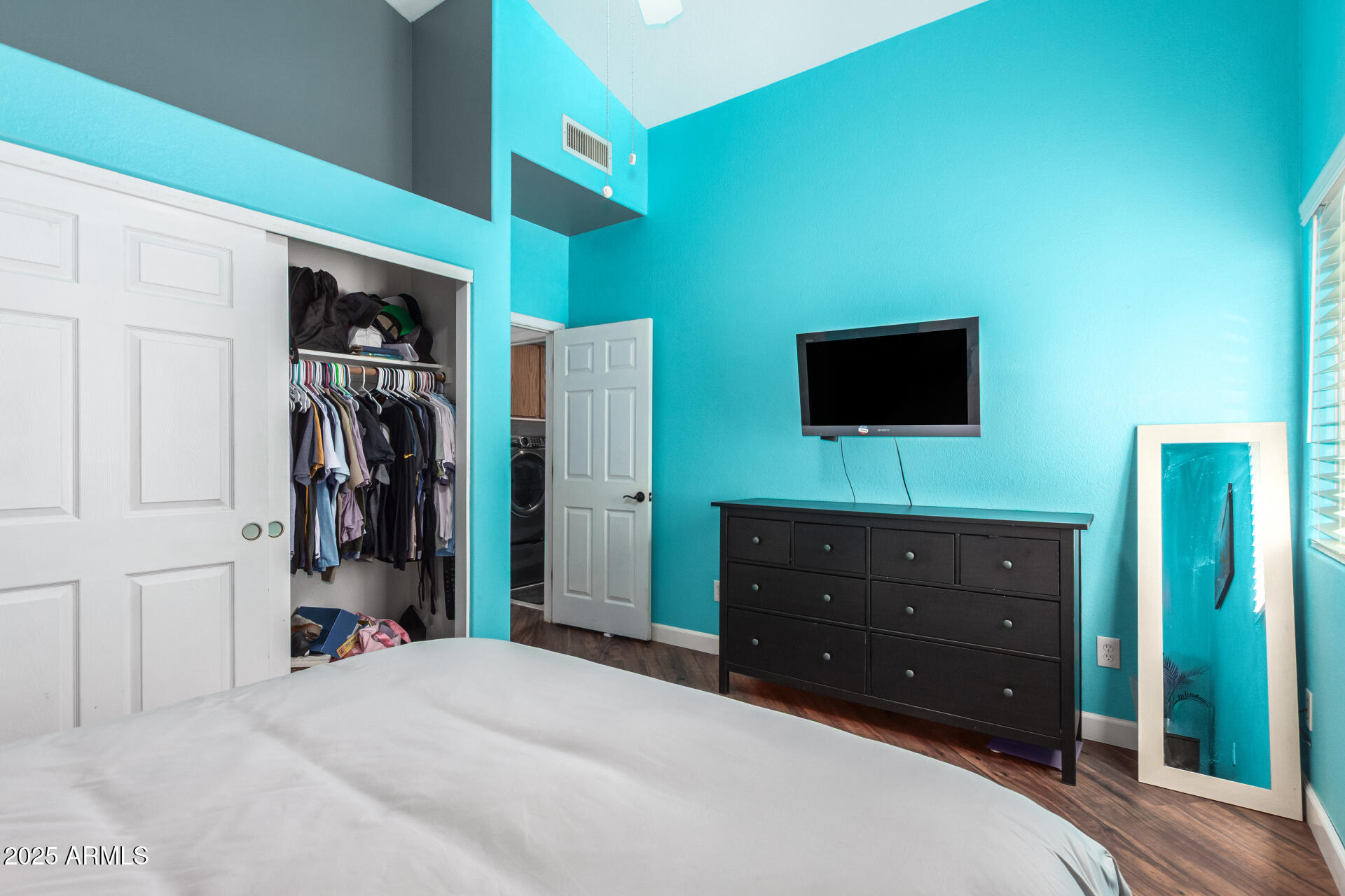 4338 E DOUGLAS Avenue