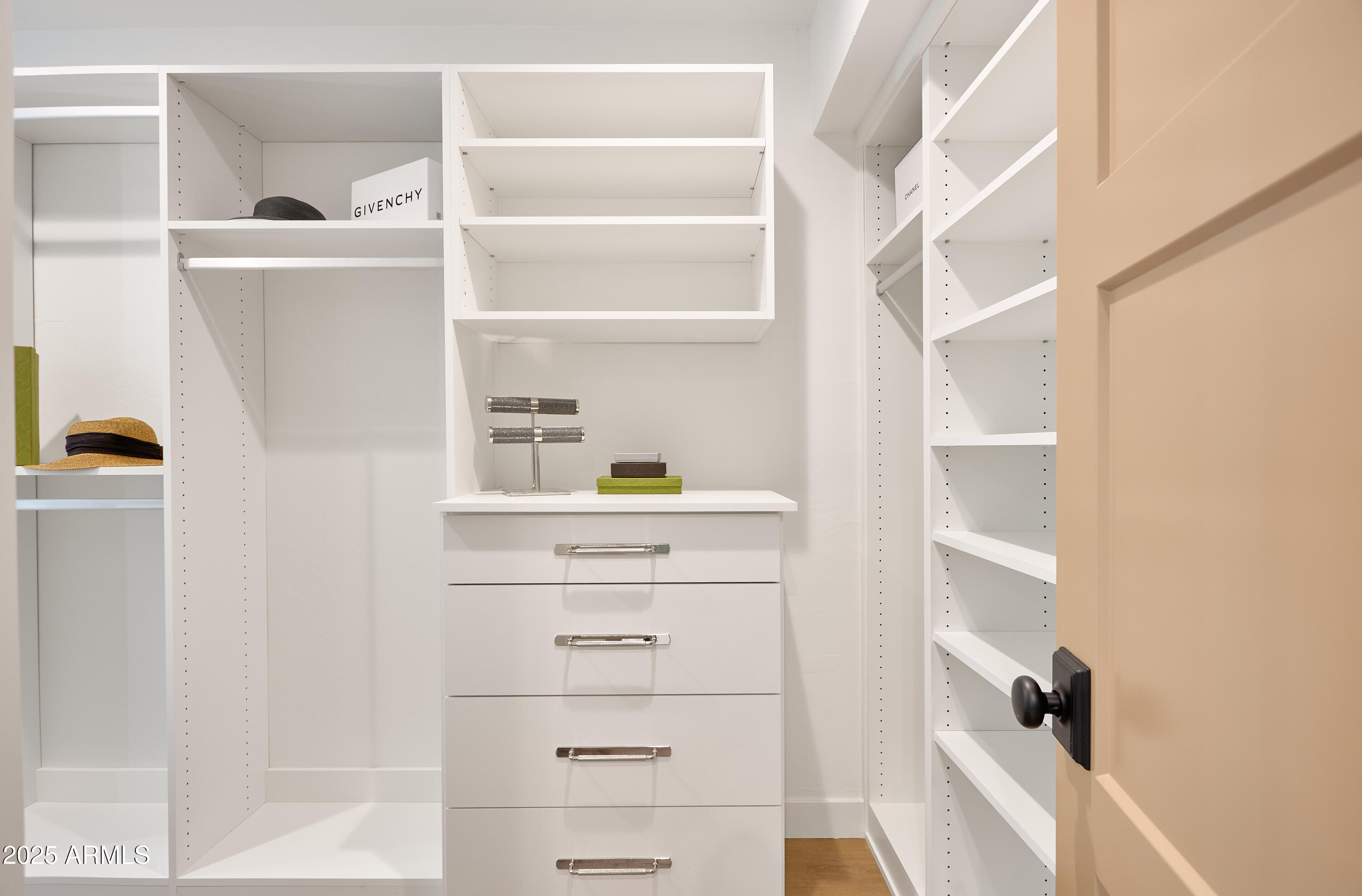 8637 E VIA DE LA ESCUELA