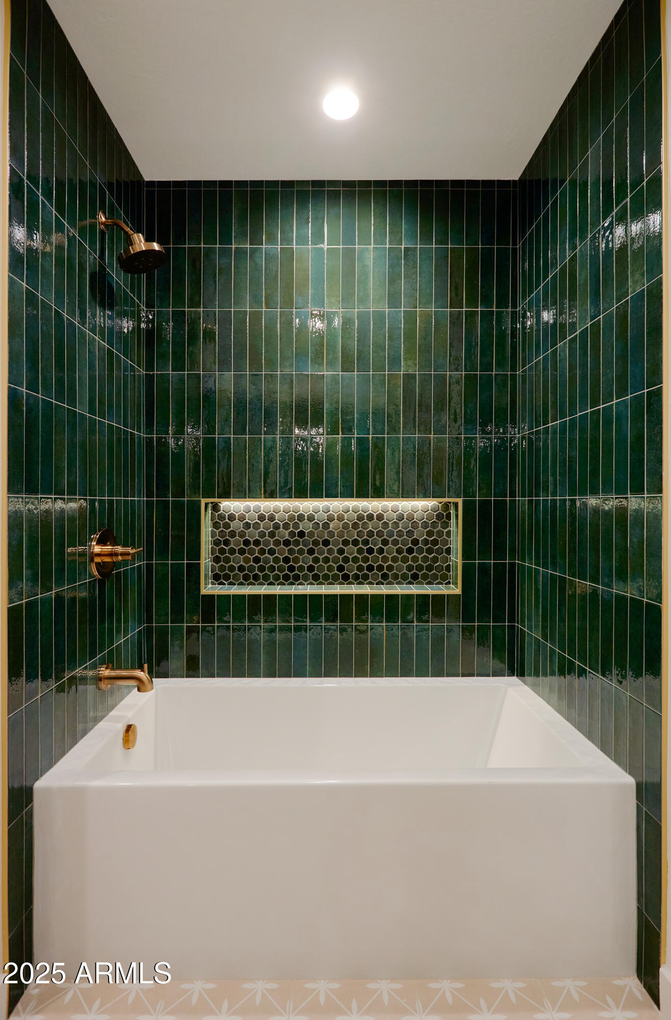 8637 E VIA DE LA ESCUELA