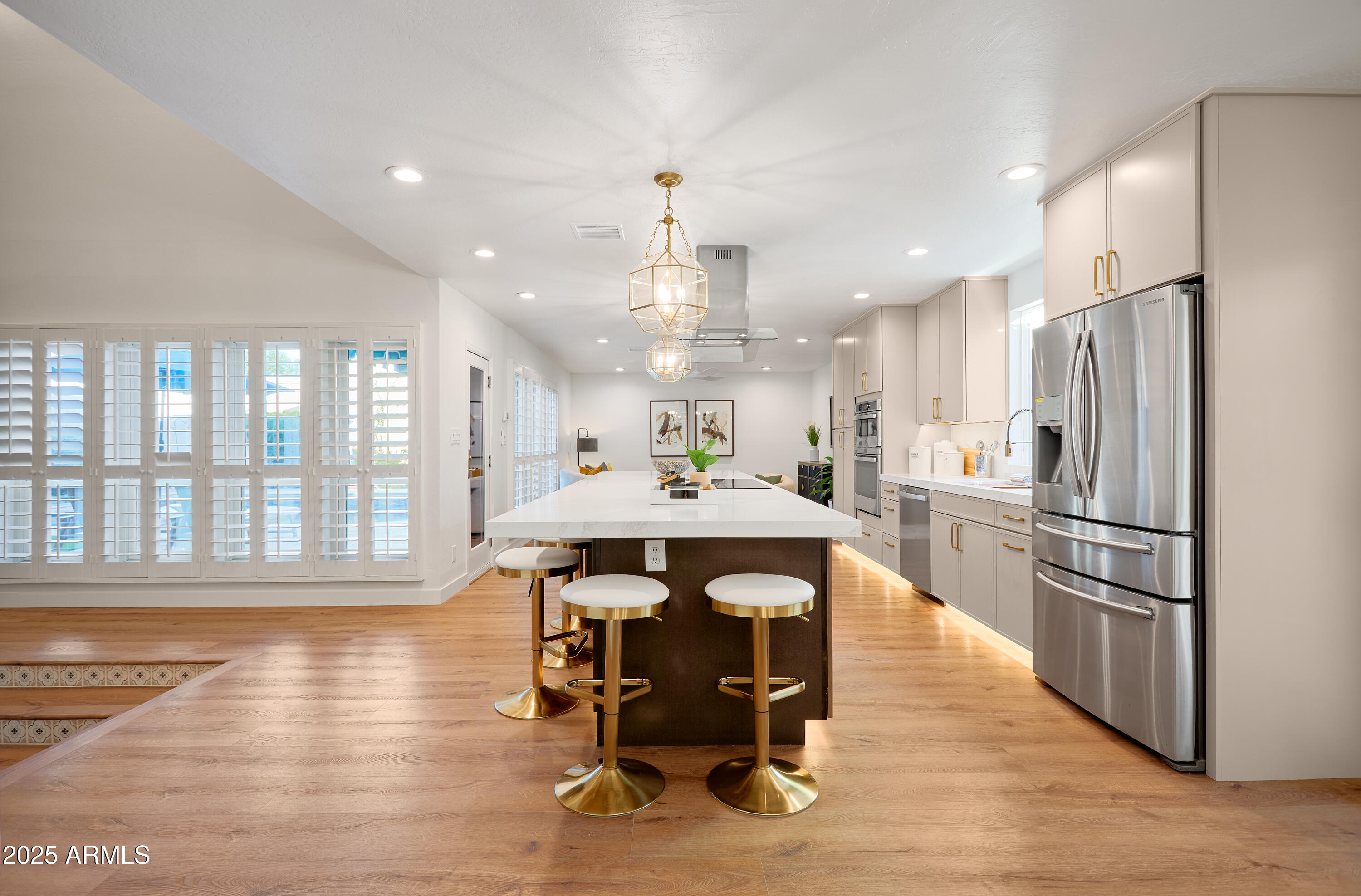 8637 E VIA DE LA ESCUELA