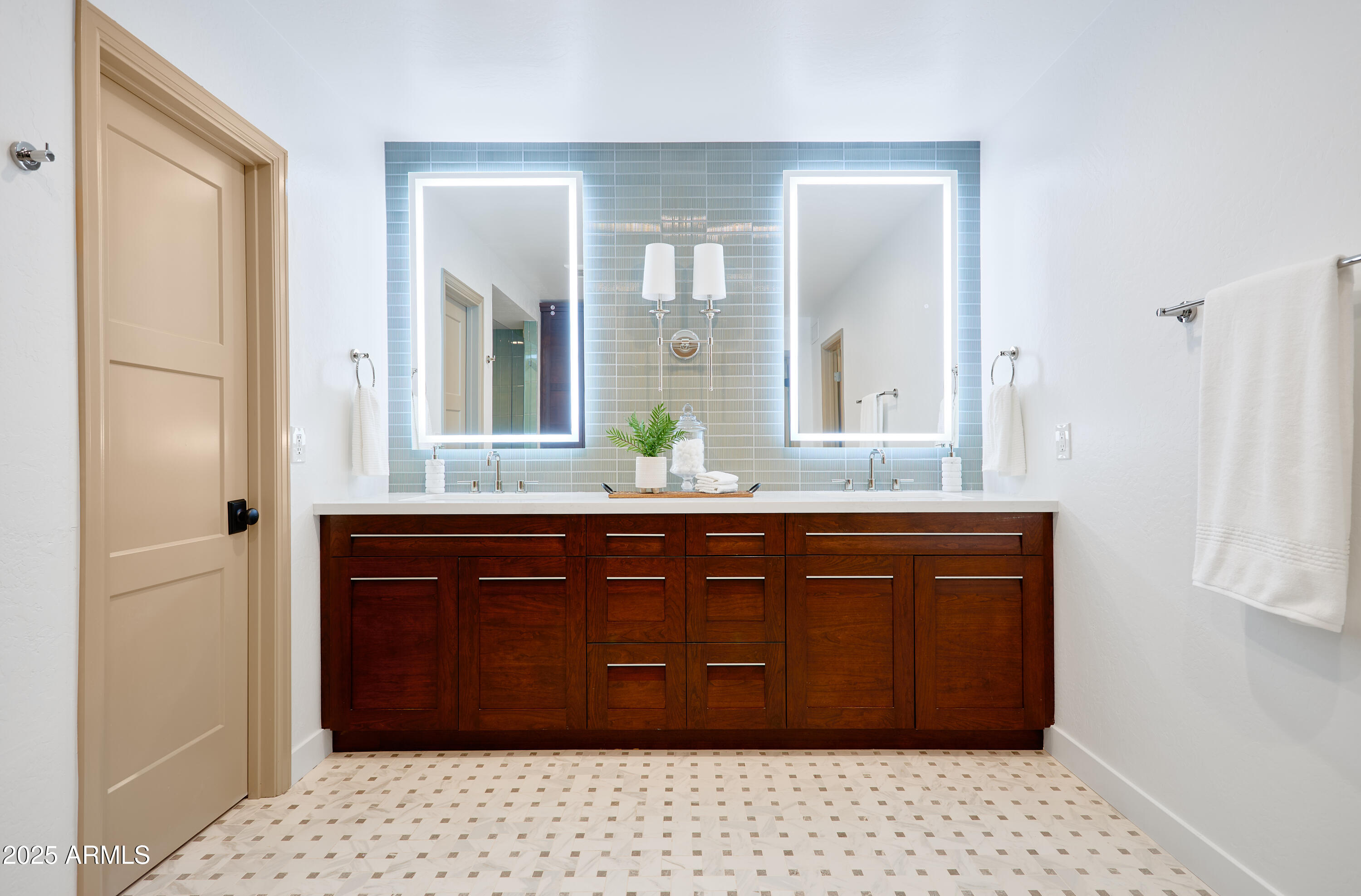 8637 E VIA DE LA ESCUELA