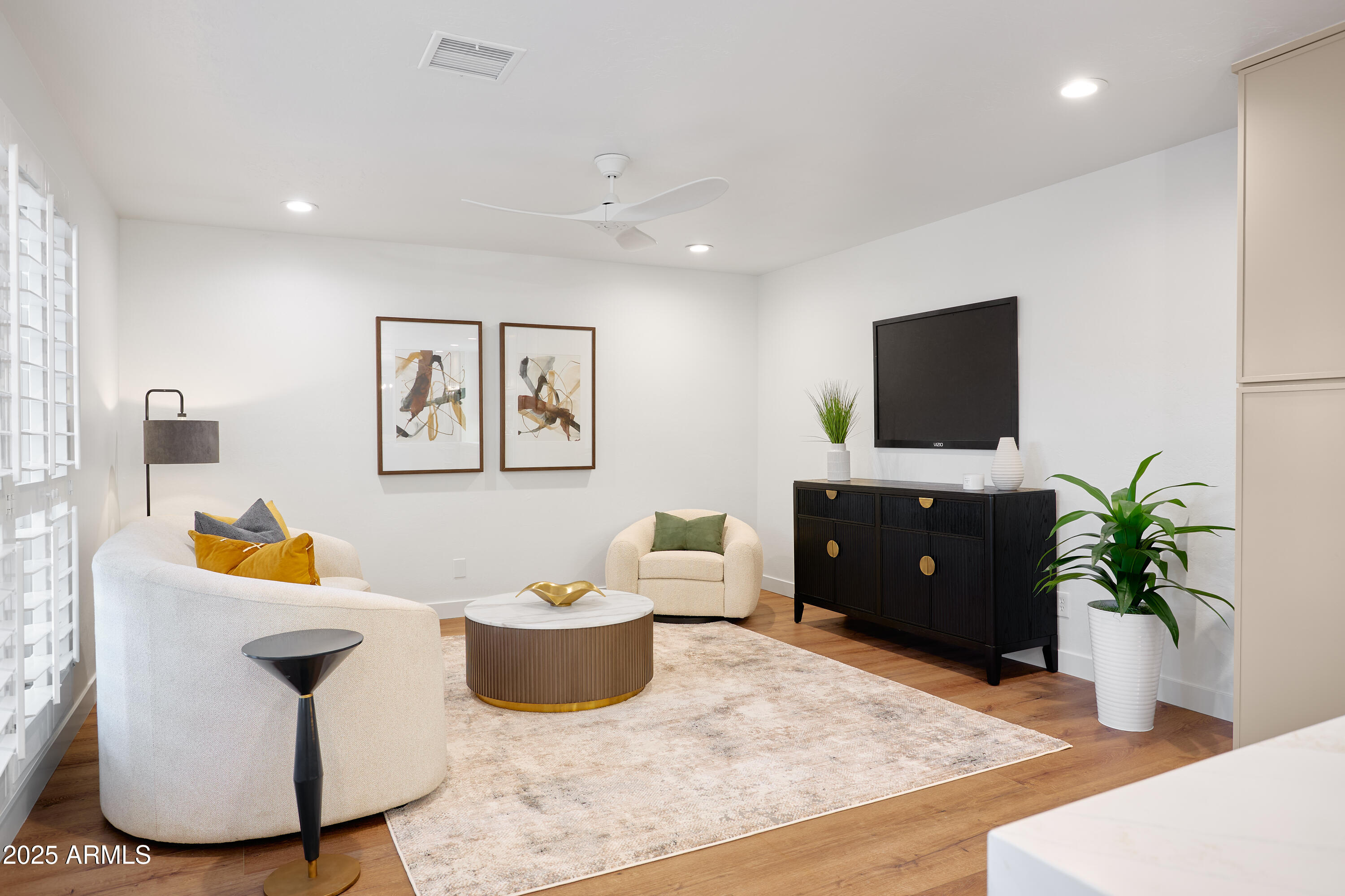 8637 E VIA DE LA ESCUELA