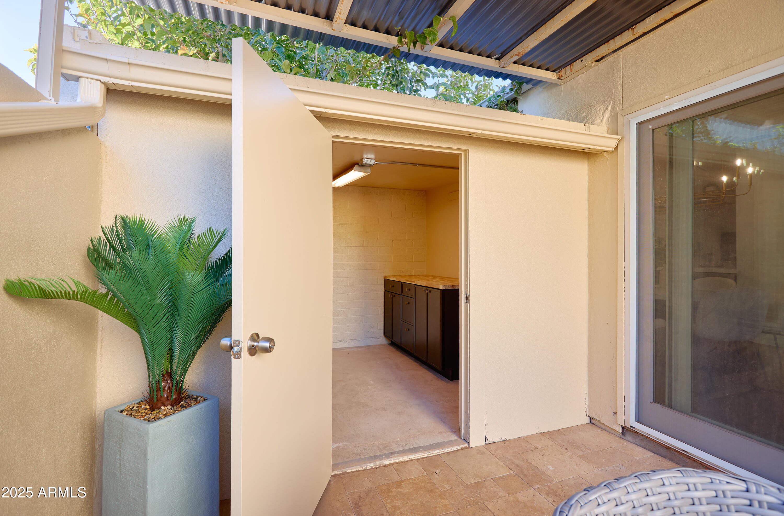 8637 E VIA DE LA ESCUELA