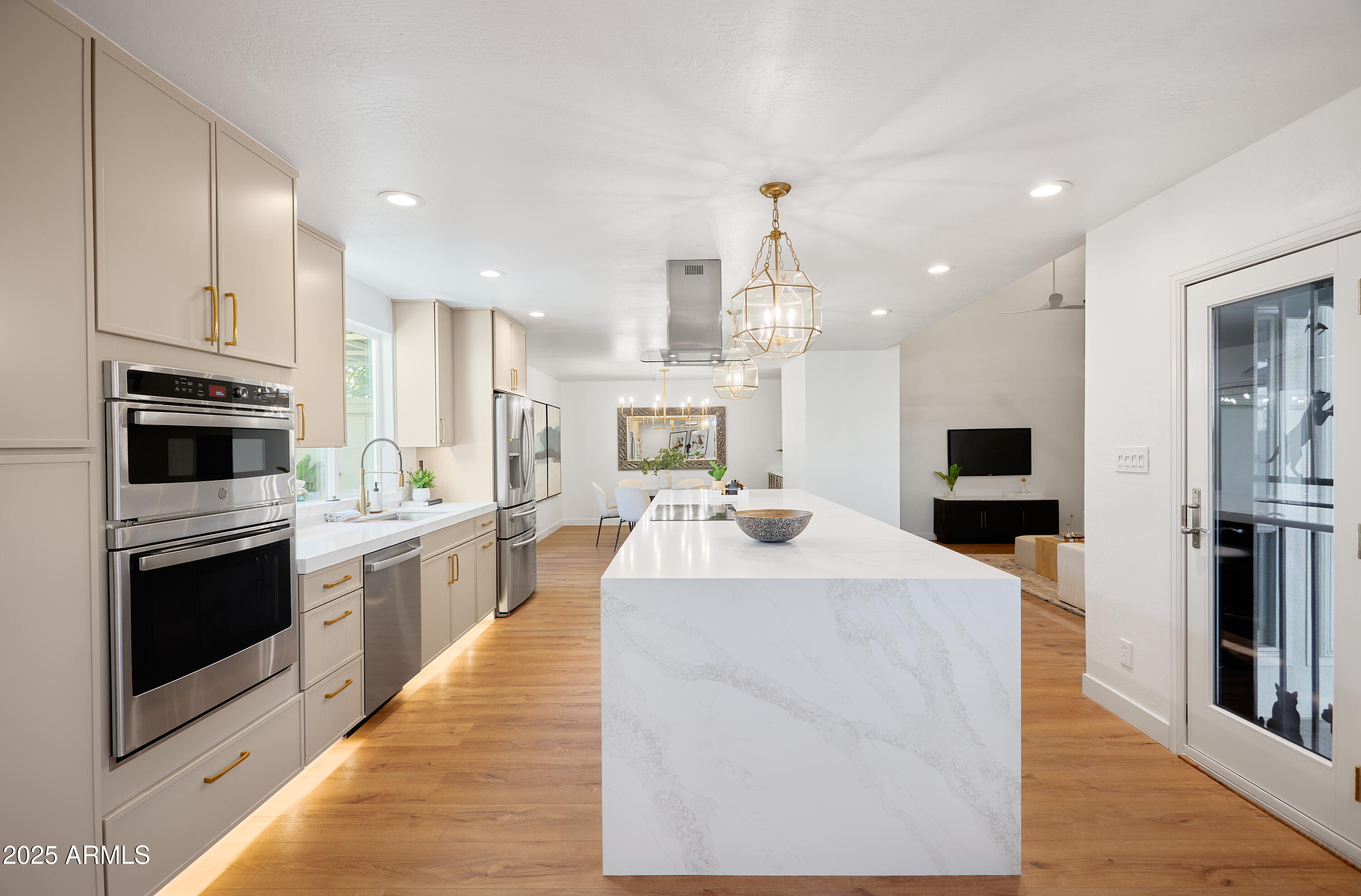 8637 E VIA DE LA ESCUELA