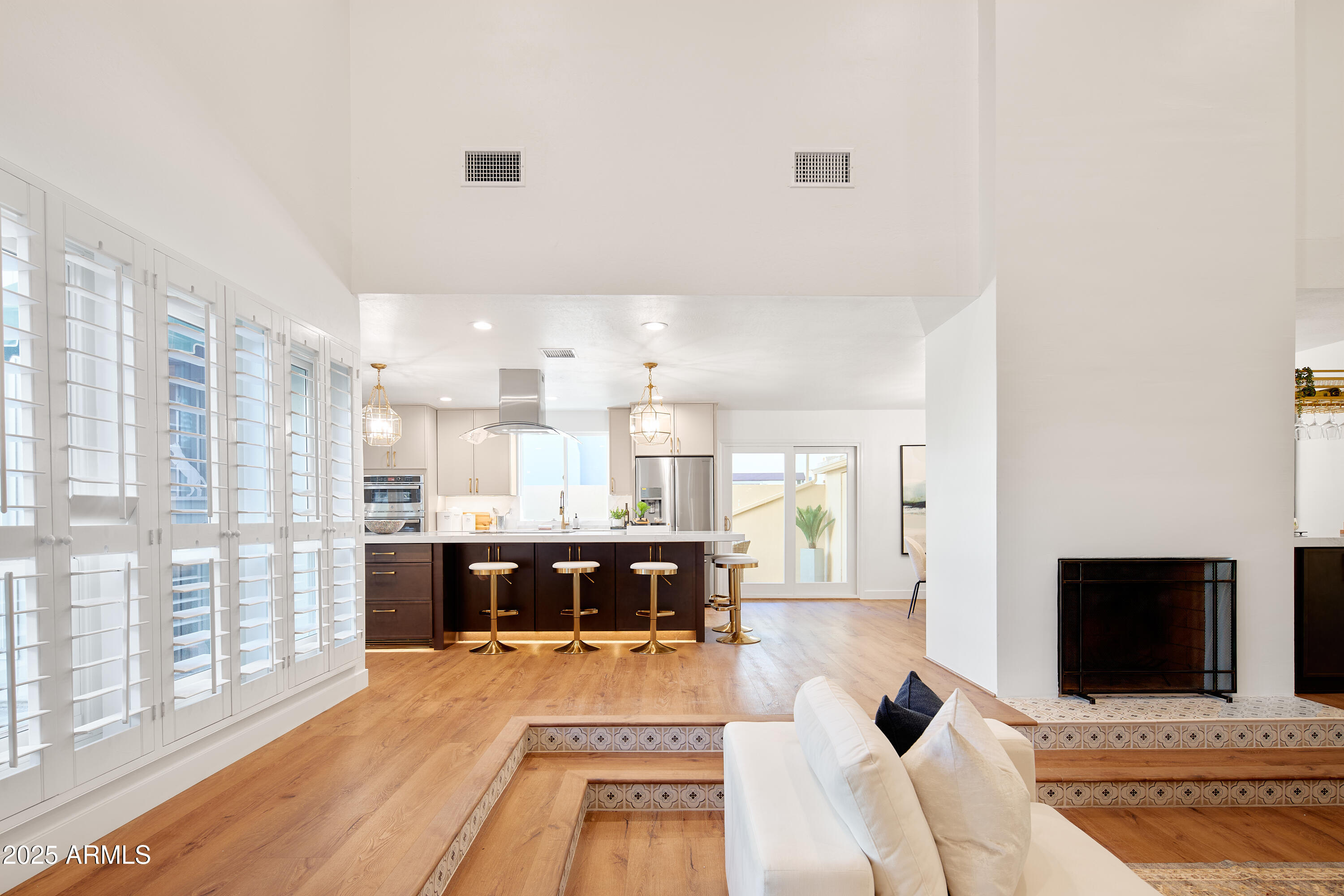 8637 E VIA DE LA ESCUELA