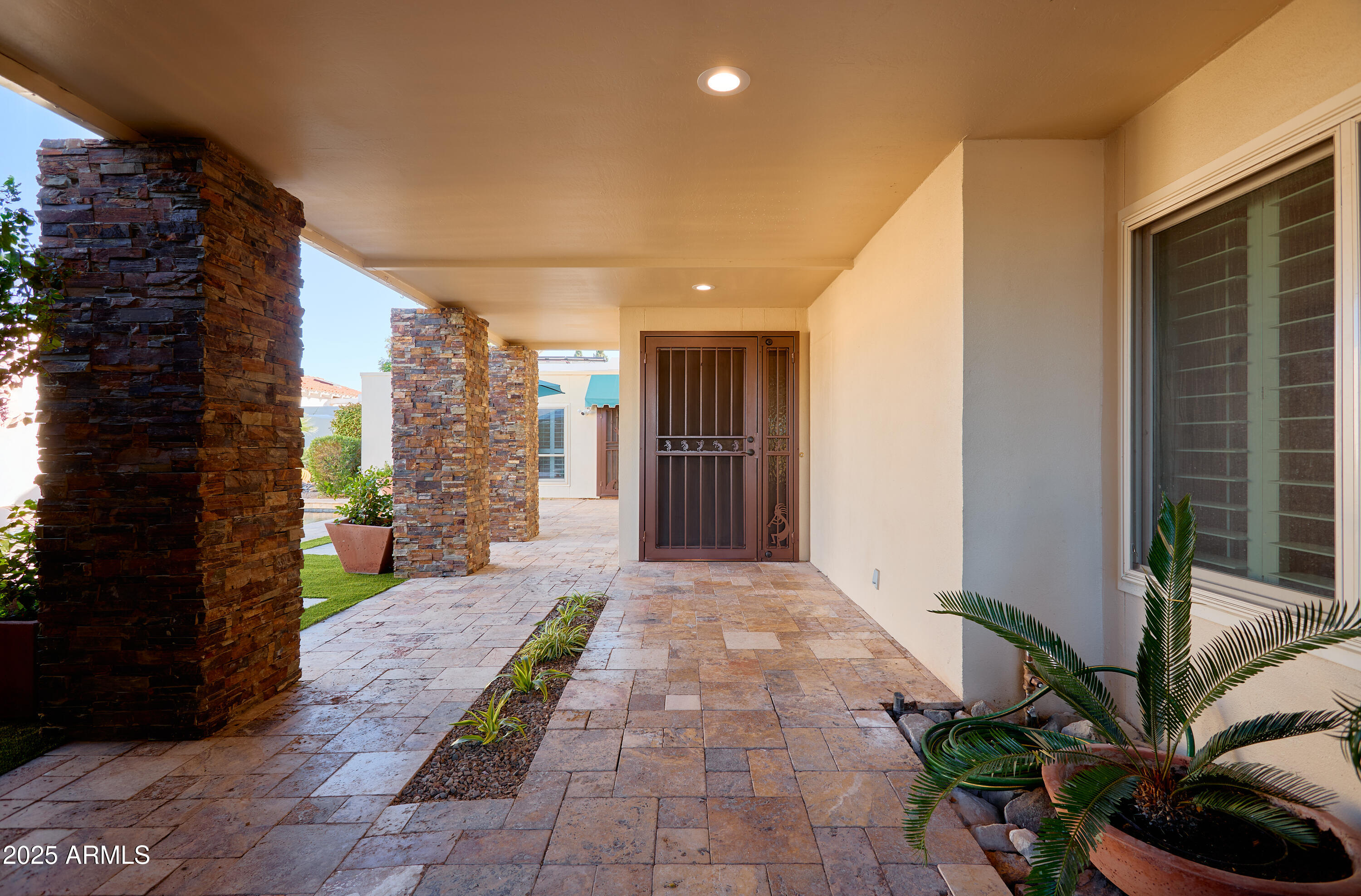 8637 E VIA DE LA ESCUELA