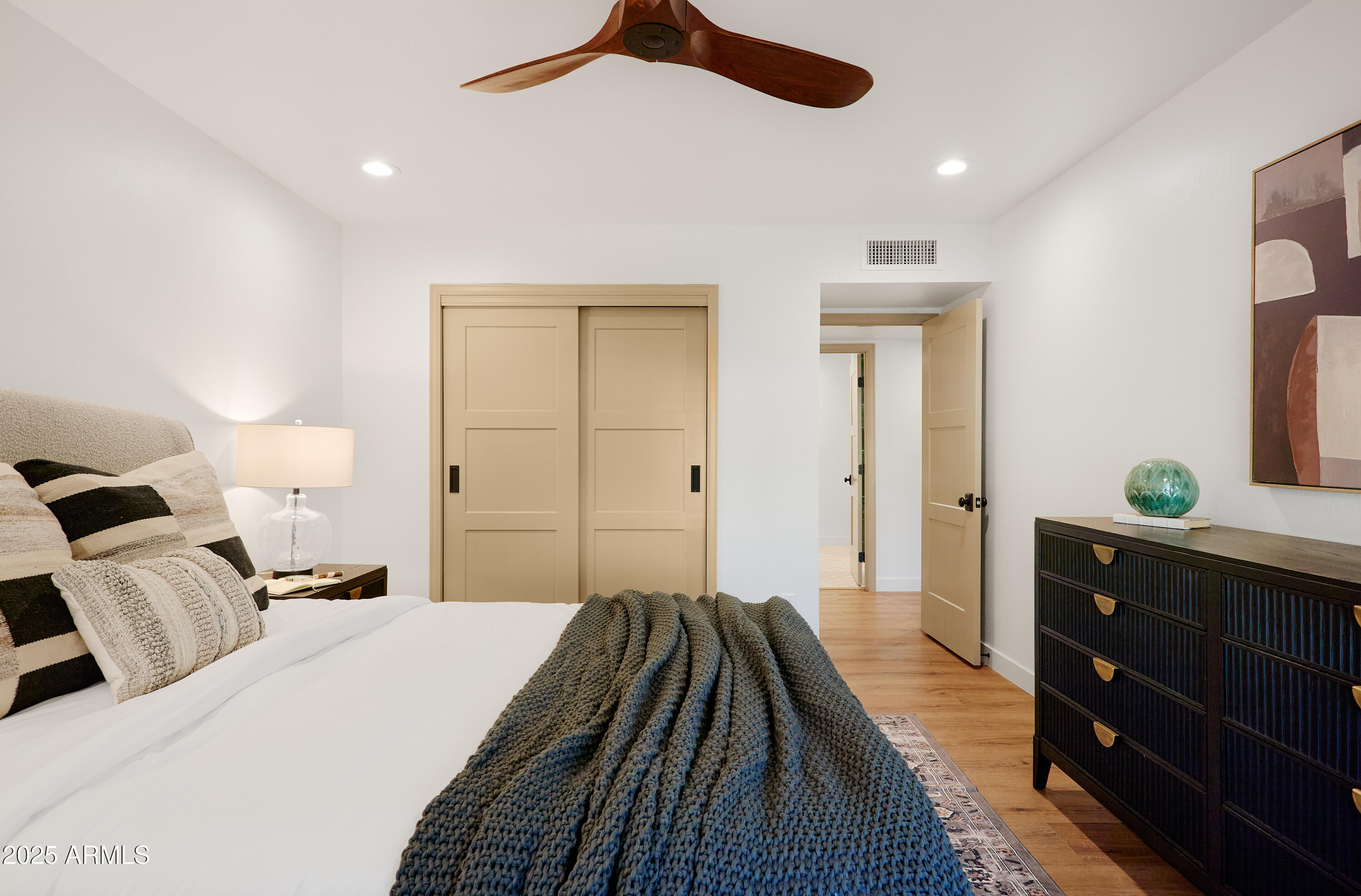 8637 E VIA DE LA ESCUELA