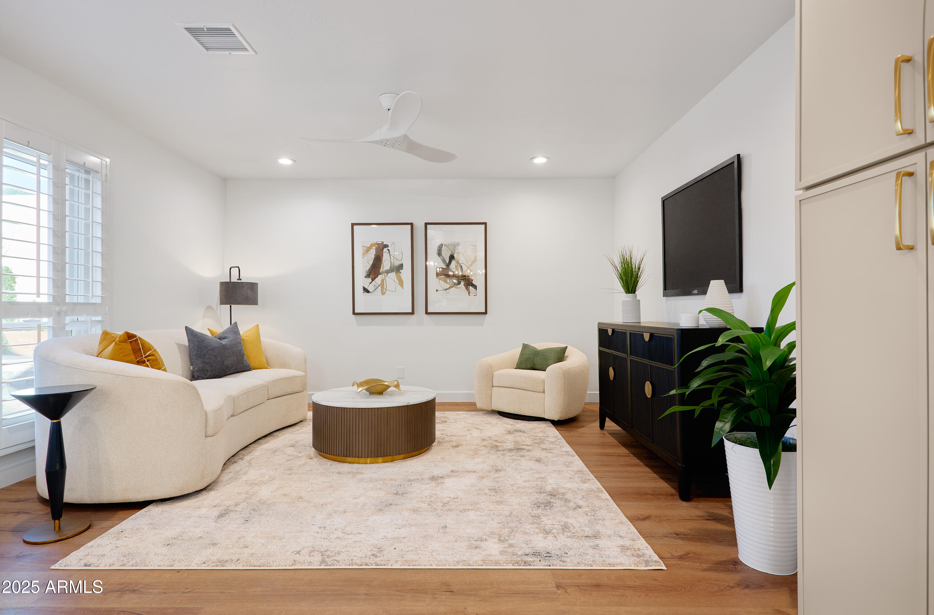 8637 E VIA DE LA ESCUELA