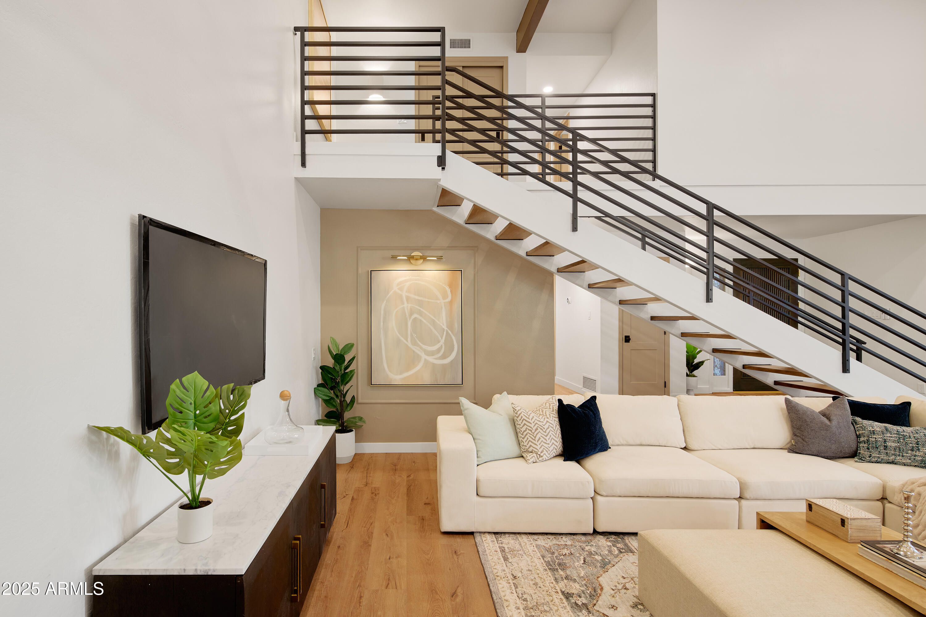 8637 E VIA DE LA ESCUELA