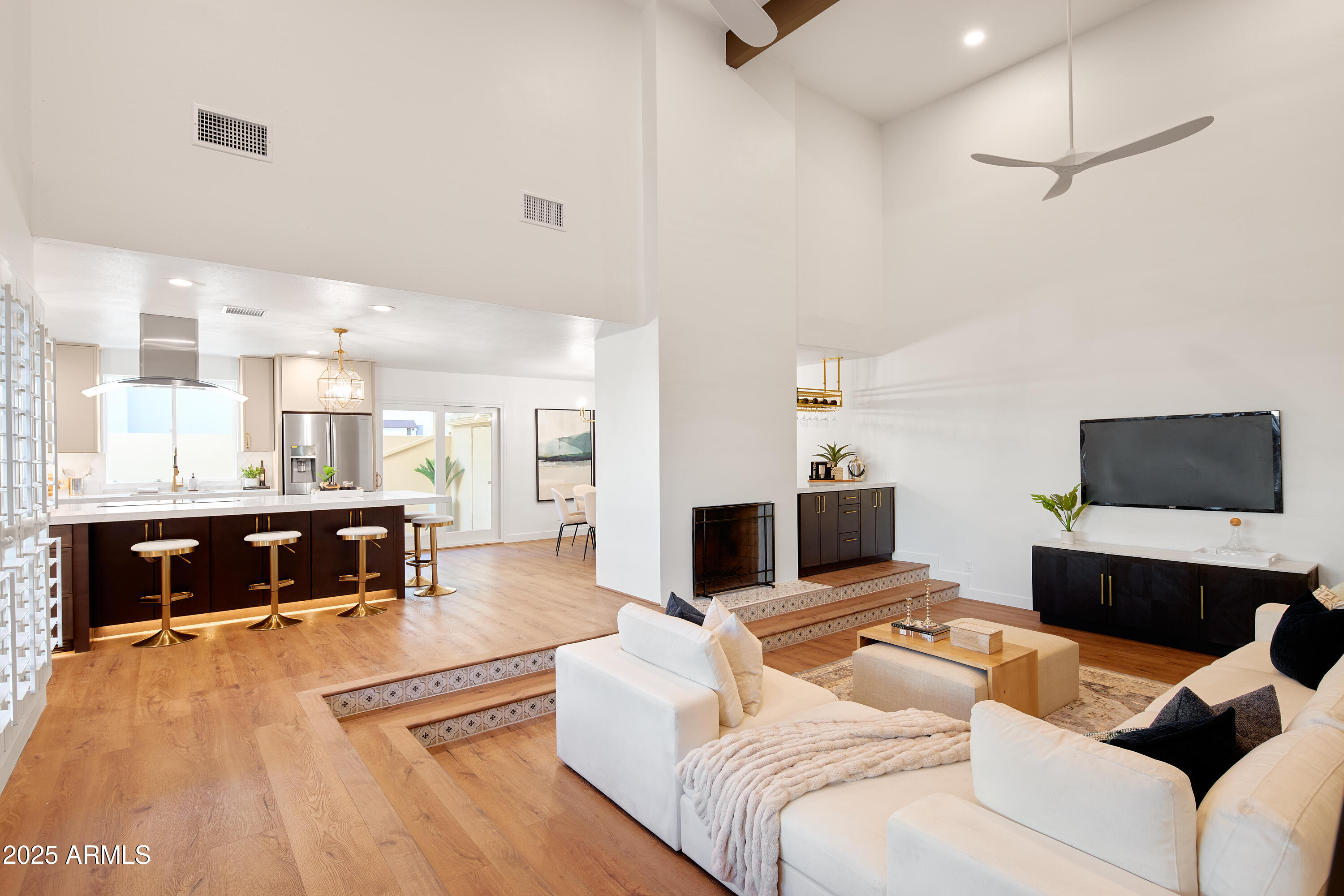 8637 E VIA DE LA ESCUELA