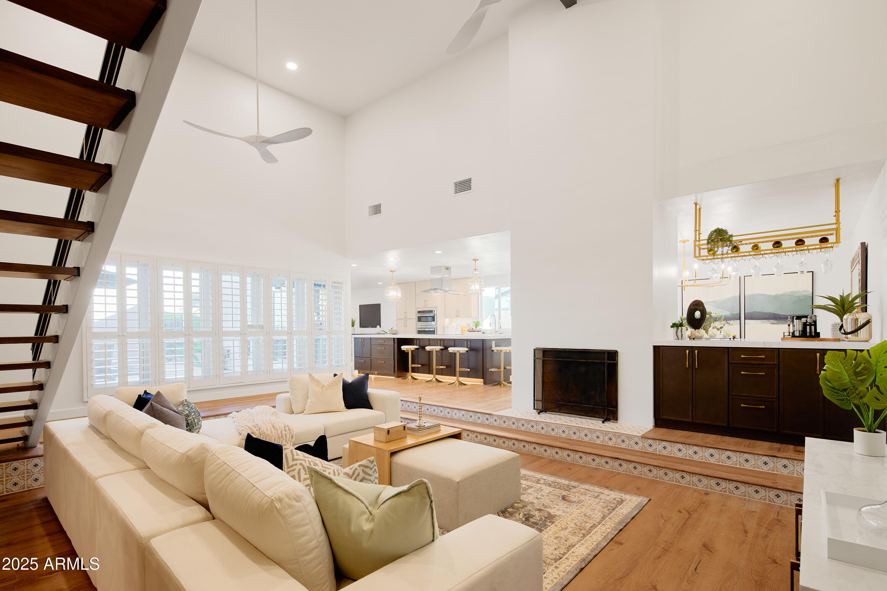 8637 E VIA DE LA ESCUELA