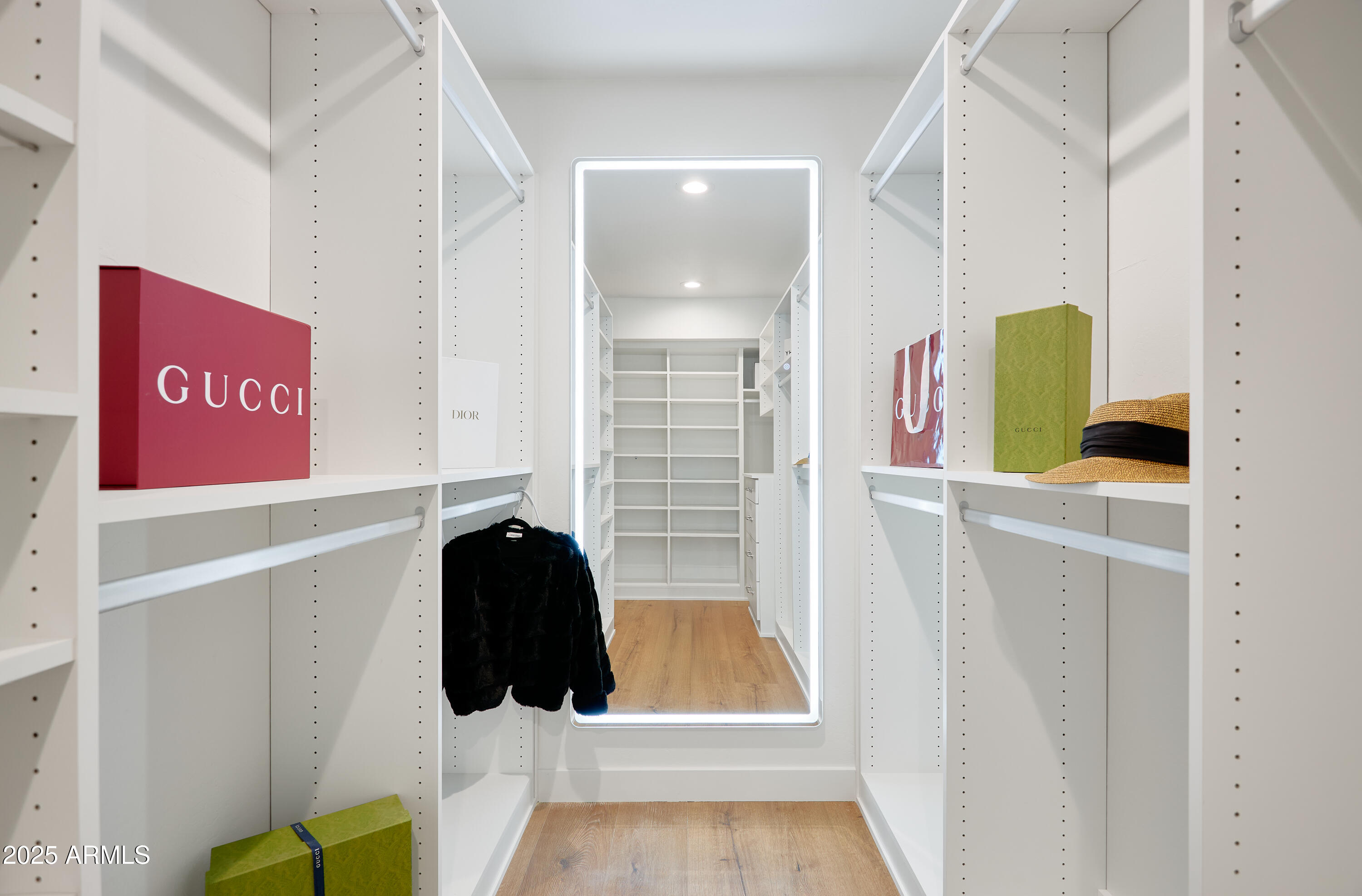 8637 E VIA DE LA ESCUELA