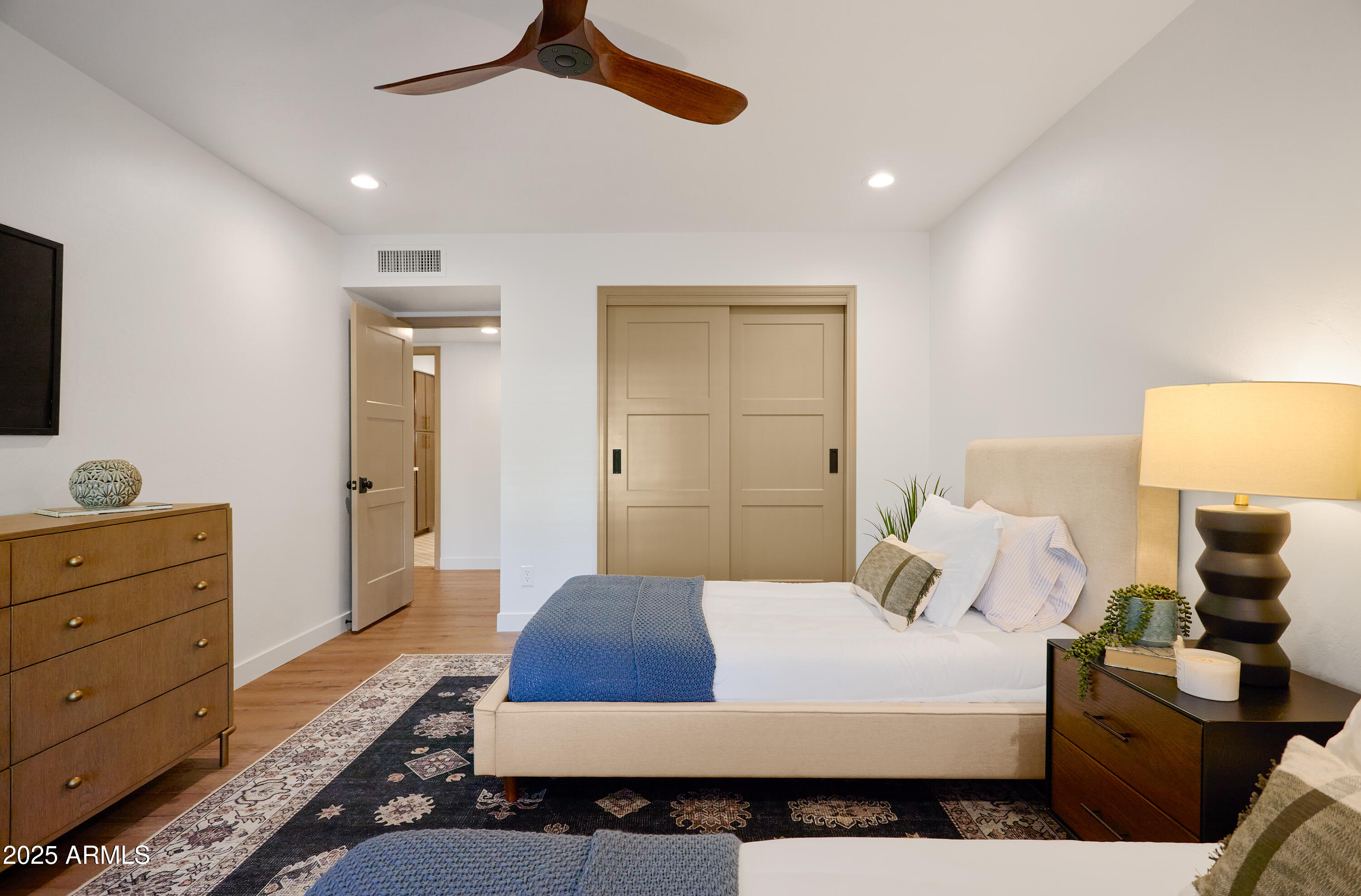 8637 E VIA DE LA ESCUELA