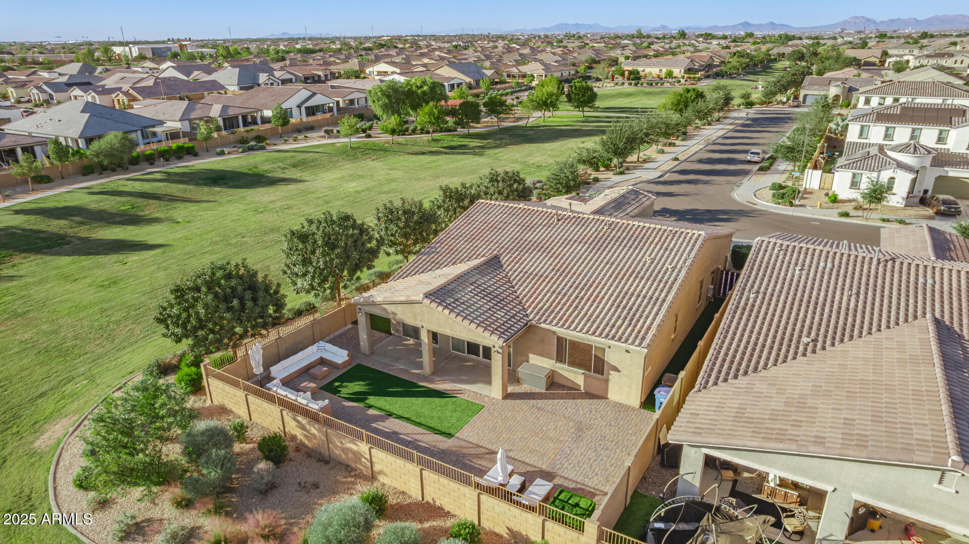 23047 E CALLE DE FLORES