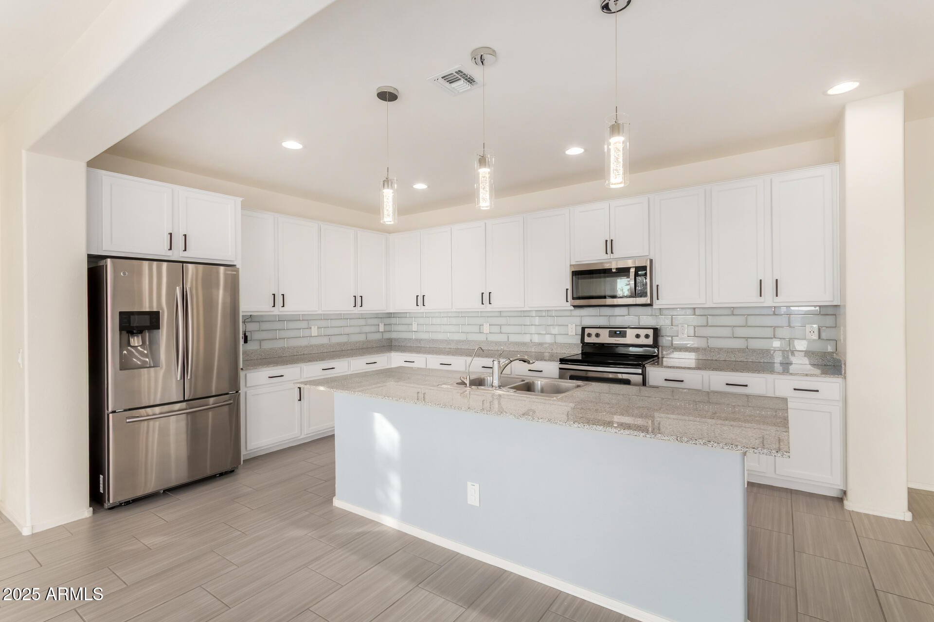 23047 E CALLE DE FLORES