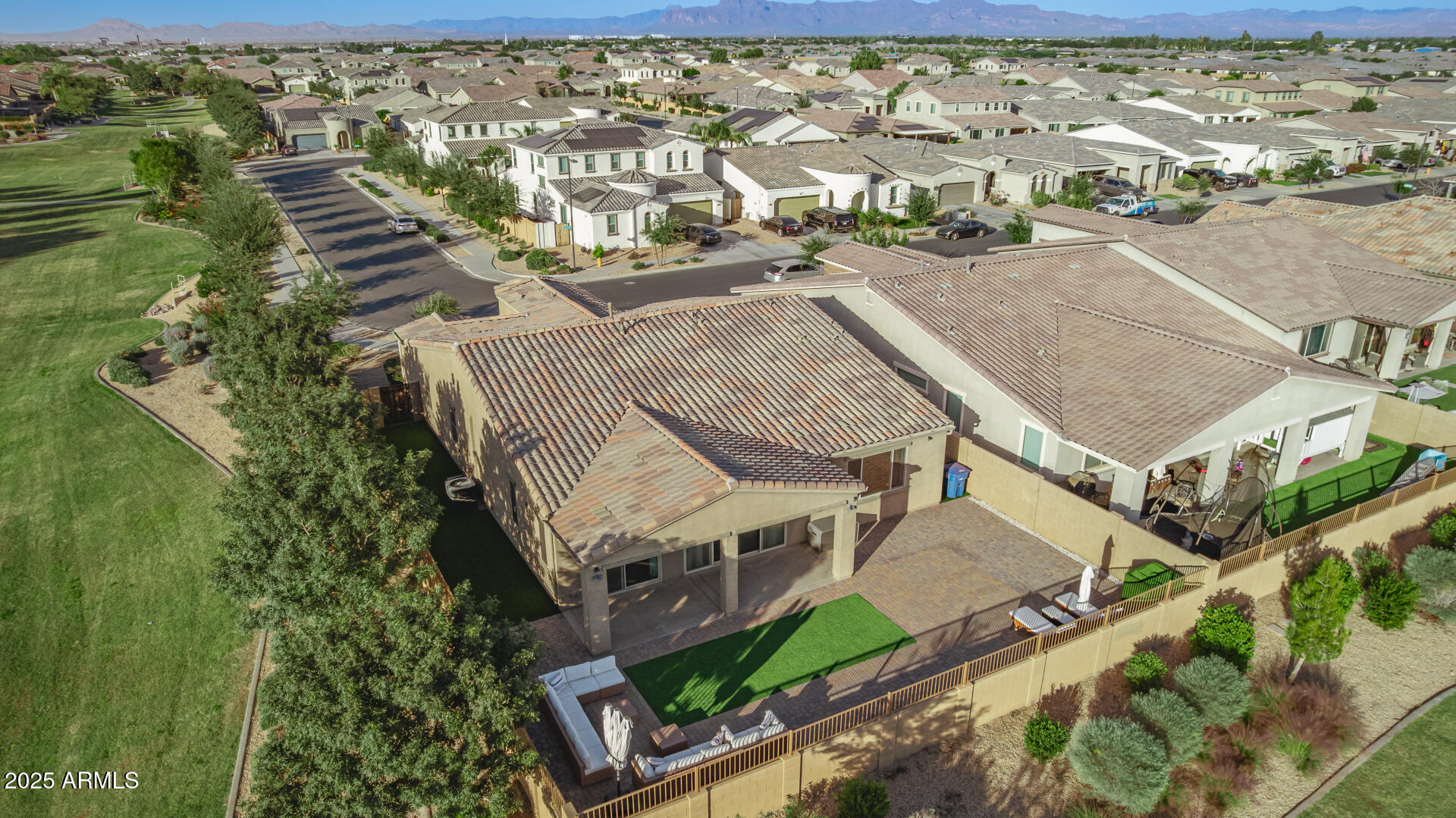 23047 E CALLE DE FLORES