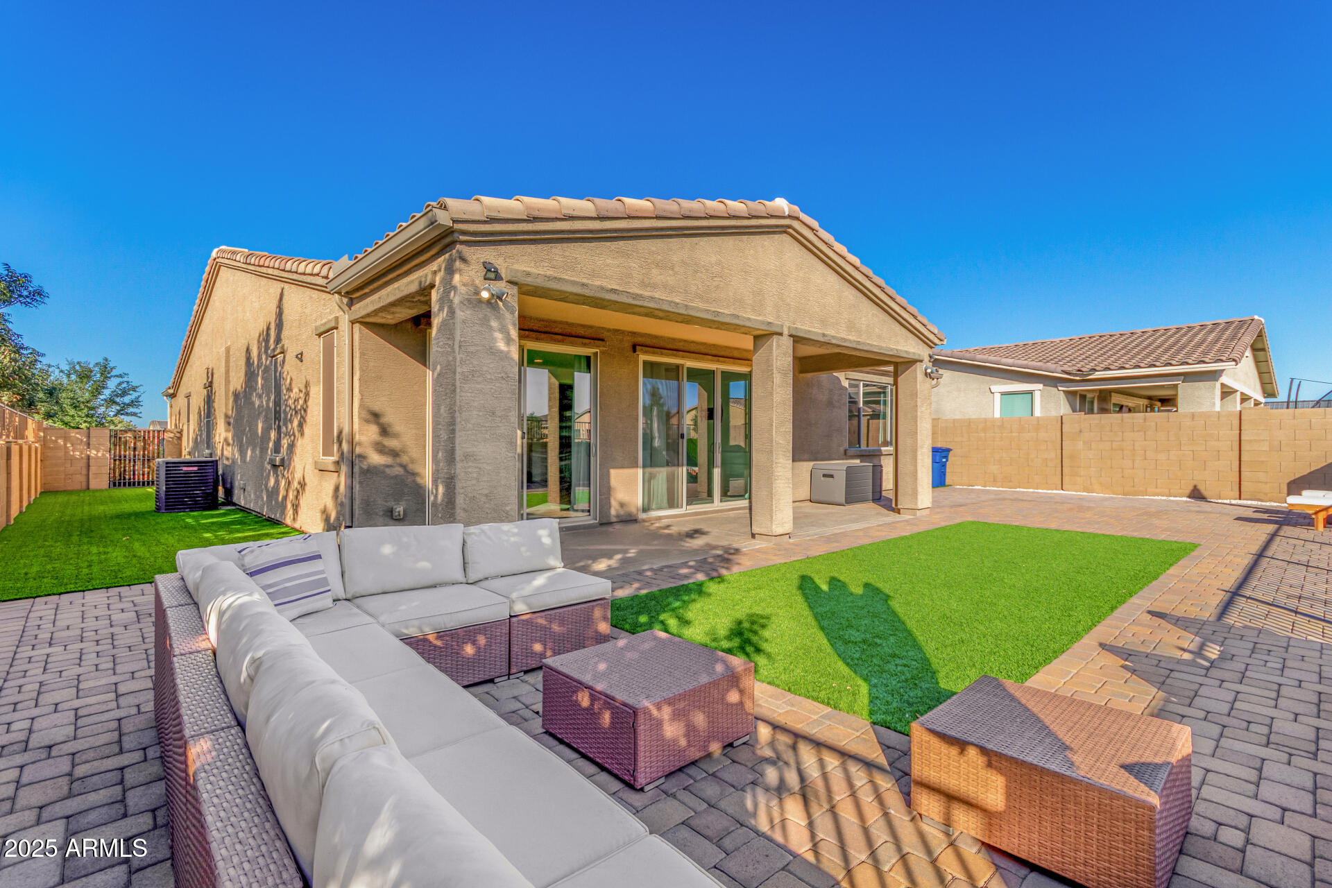 23047 E CALLE DE FLORES