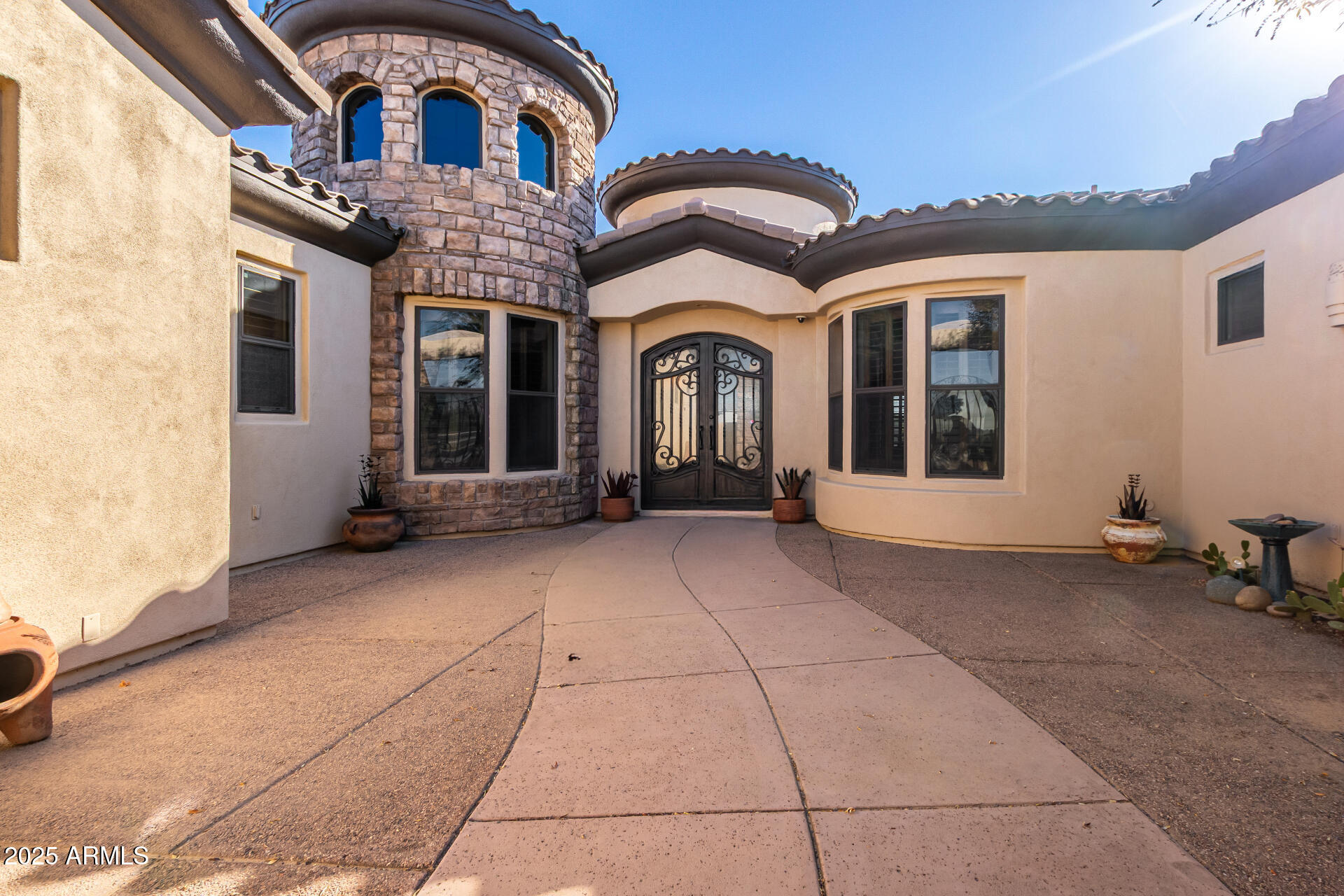 19831 W CLARENDON Avenue