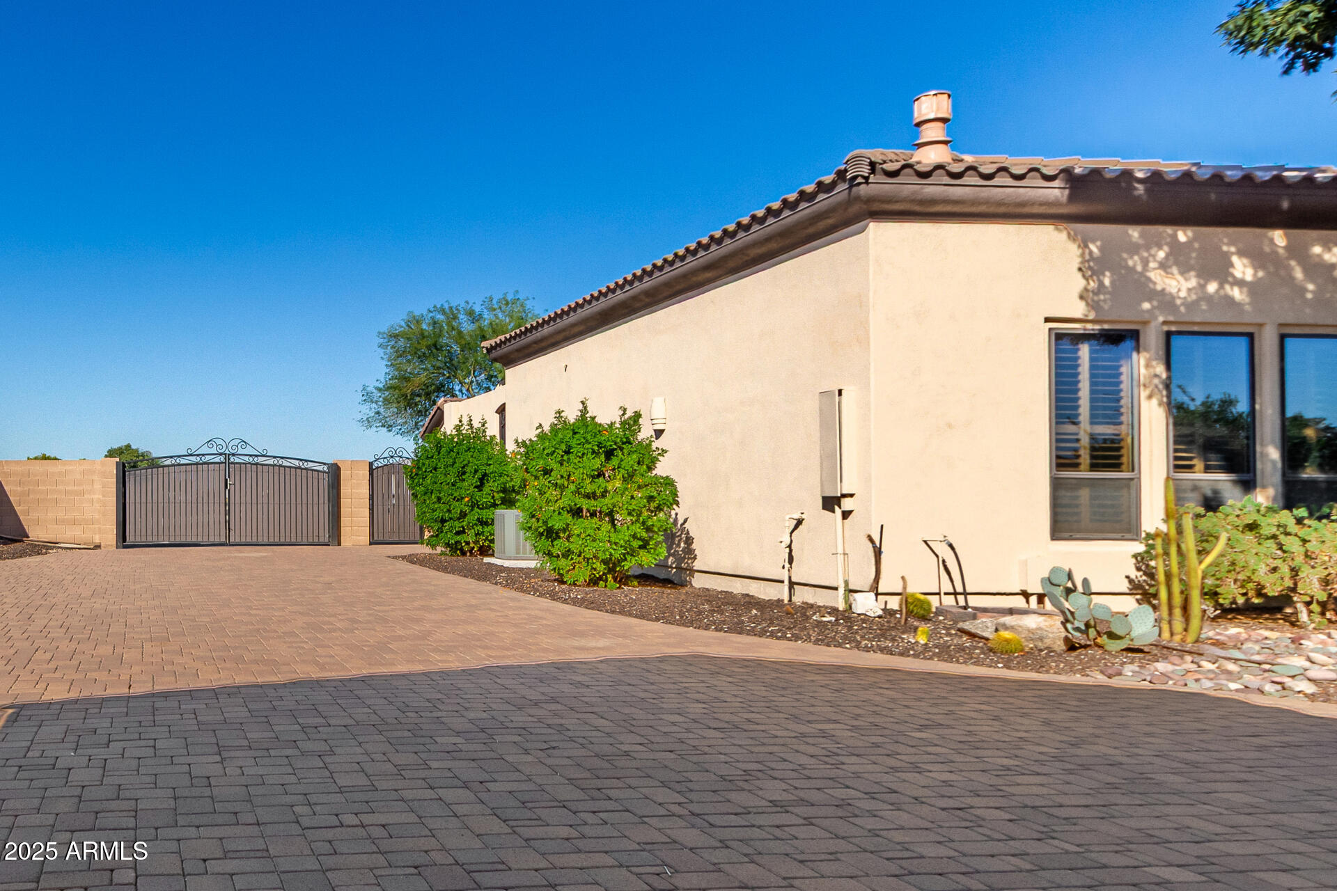 19831 W CLARENDON Avenue