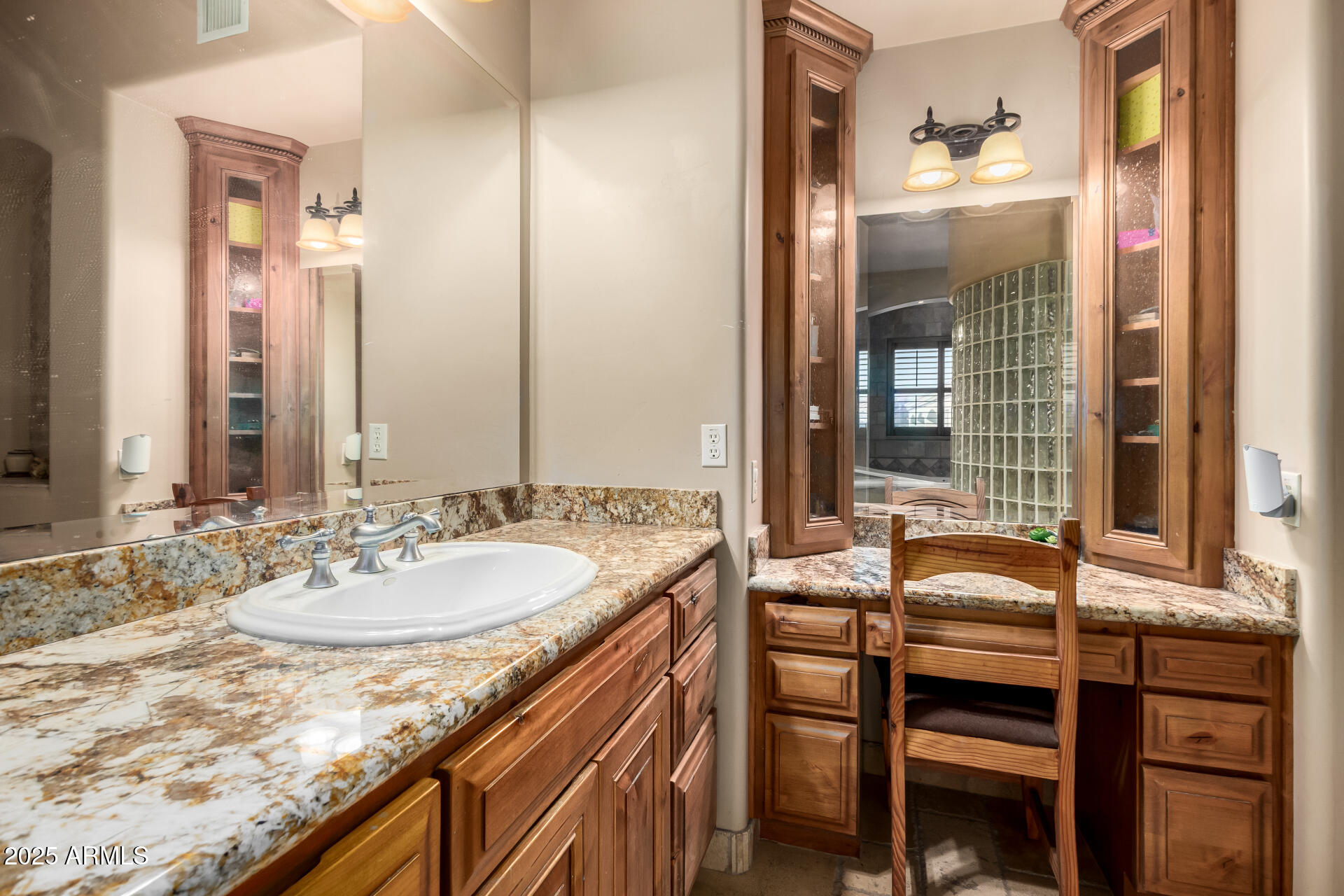 19831 W CLARENDON Avenue