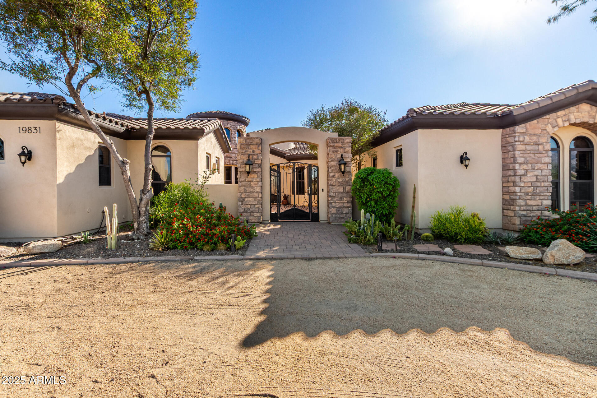 19831 W CLARENDON Avenue