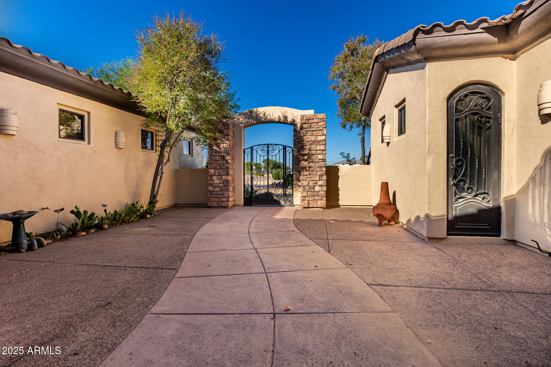 19831 W CLARENDON Avenue