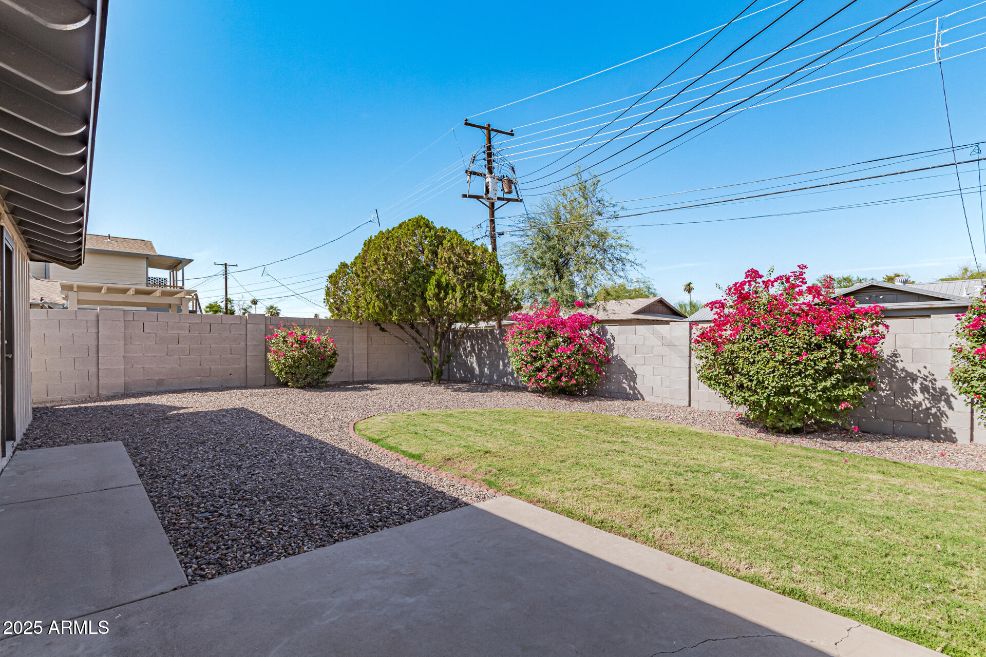 8640 E WILSHIRE Drive