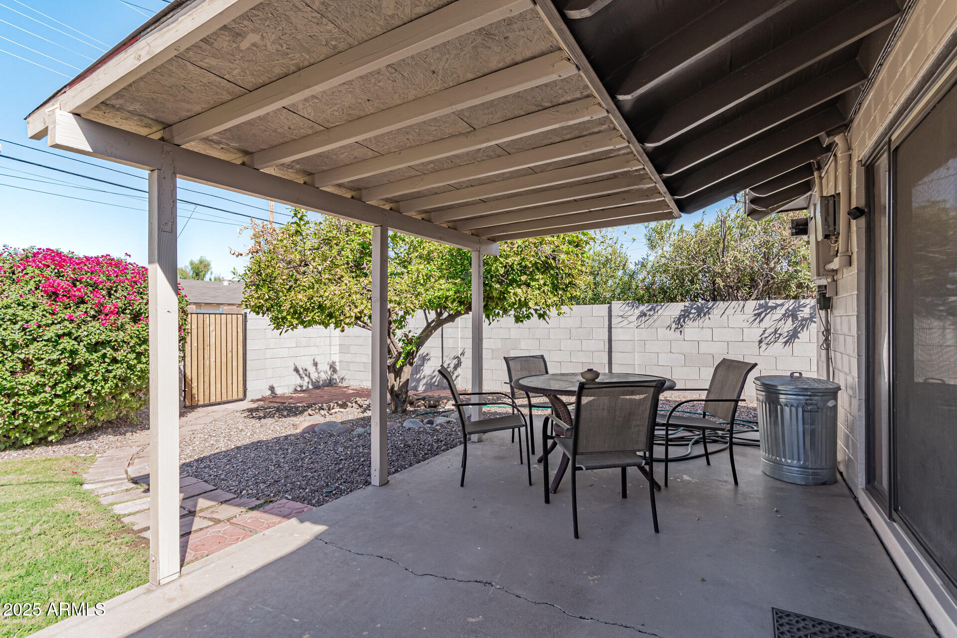 8640 E WILSHIRE Drive