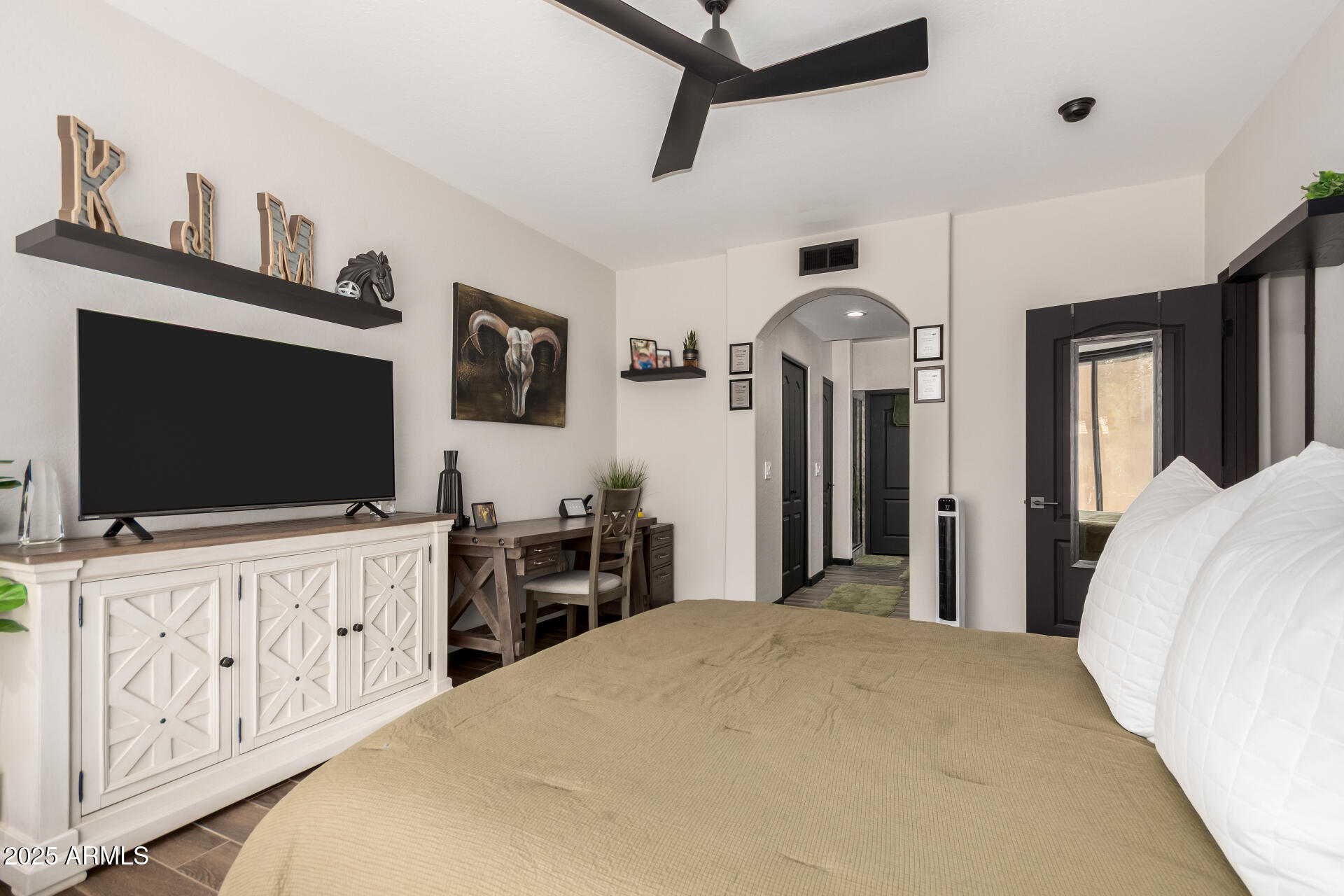 705 W QUEEN CREEK Road 1031