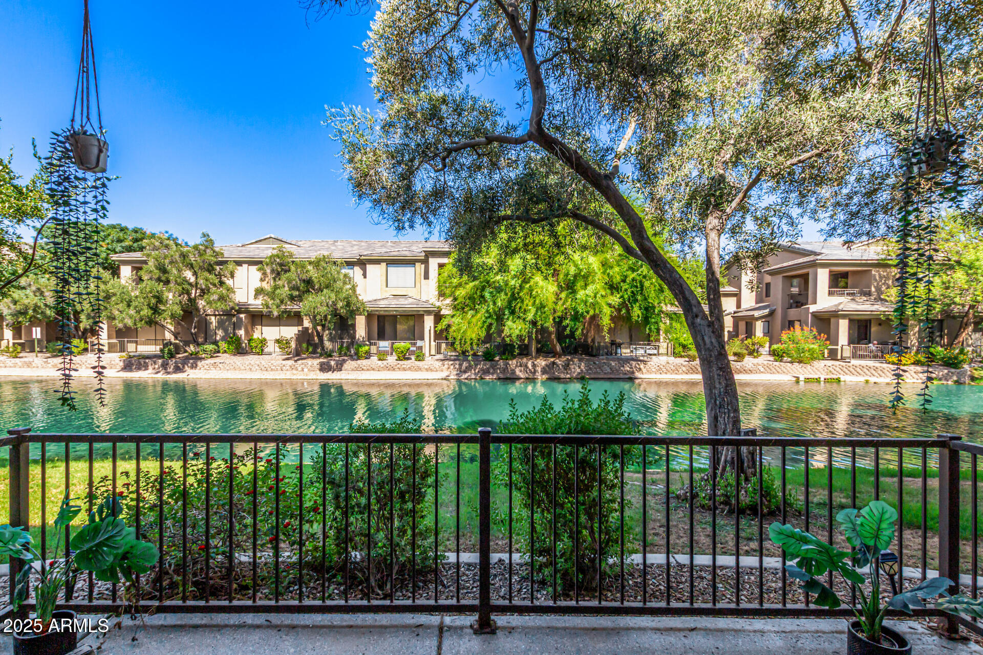 705 W QUEEN CREEK Road 1031