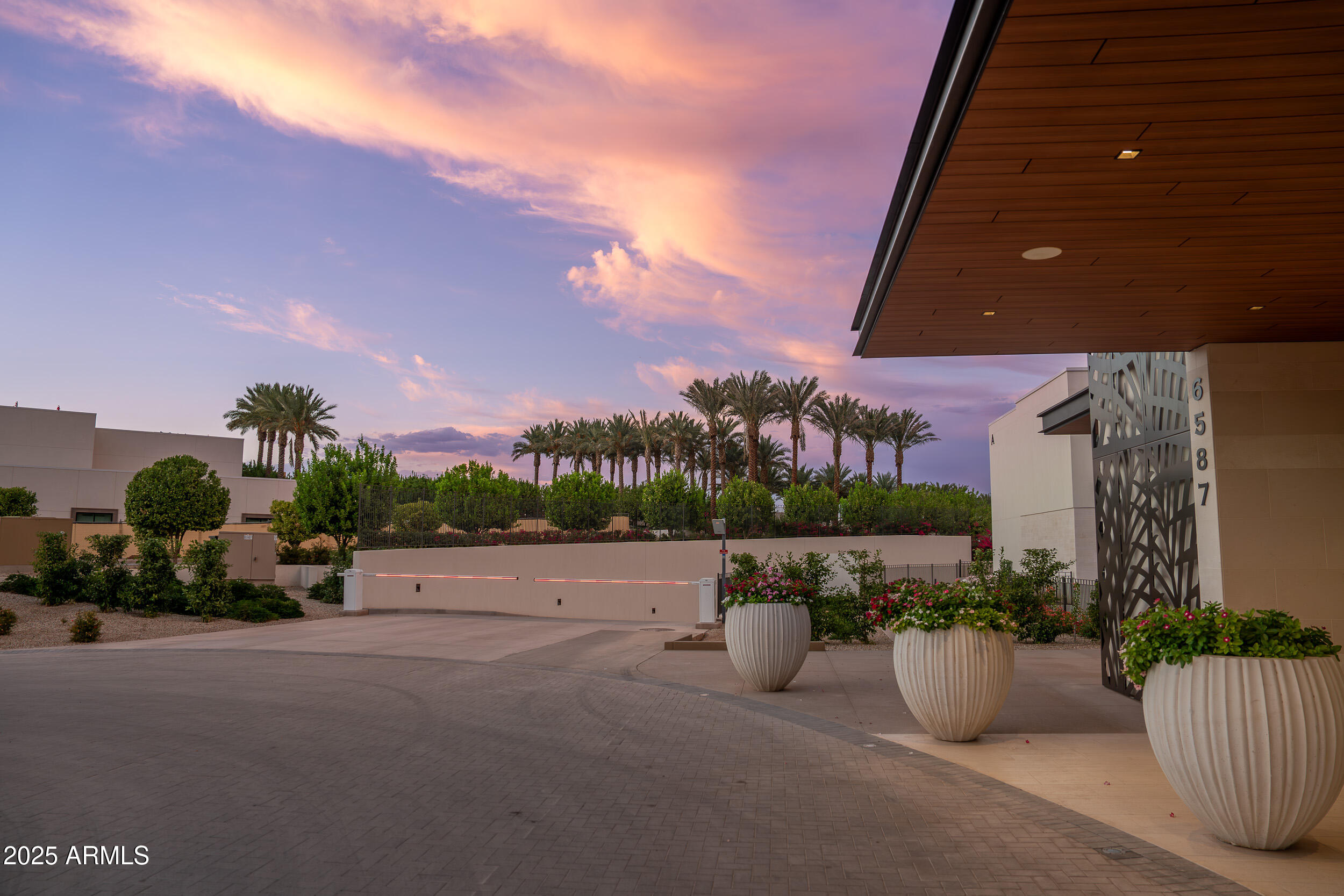 6587 N PALMERAIE Boulevard 3010