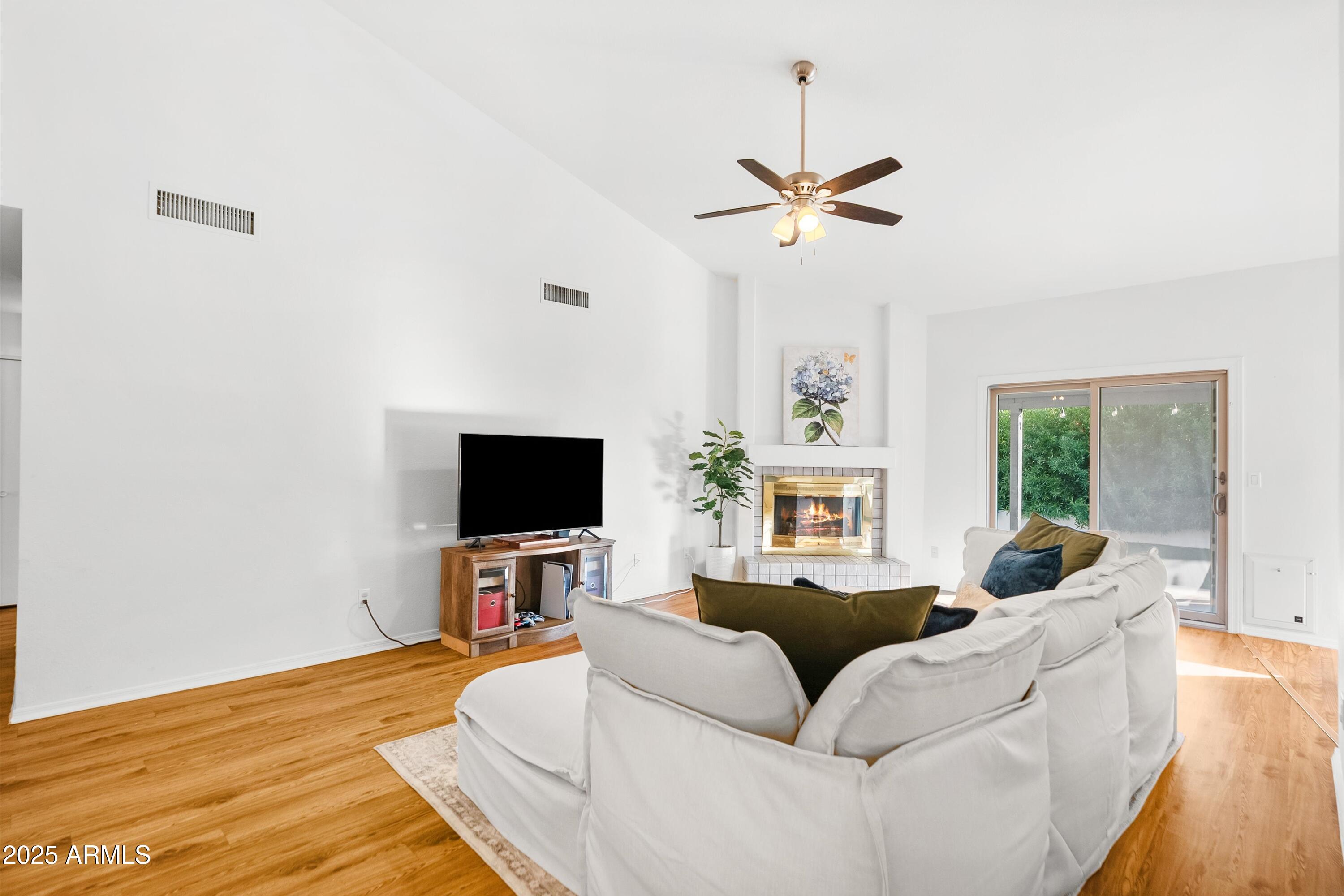 3925 E MONTE CRISTO Avenue